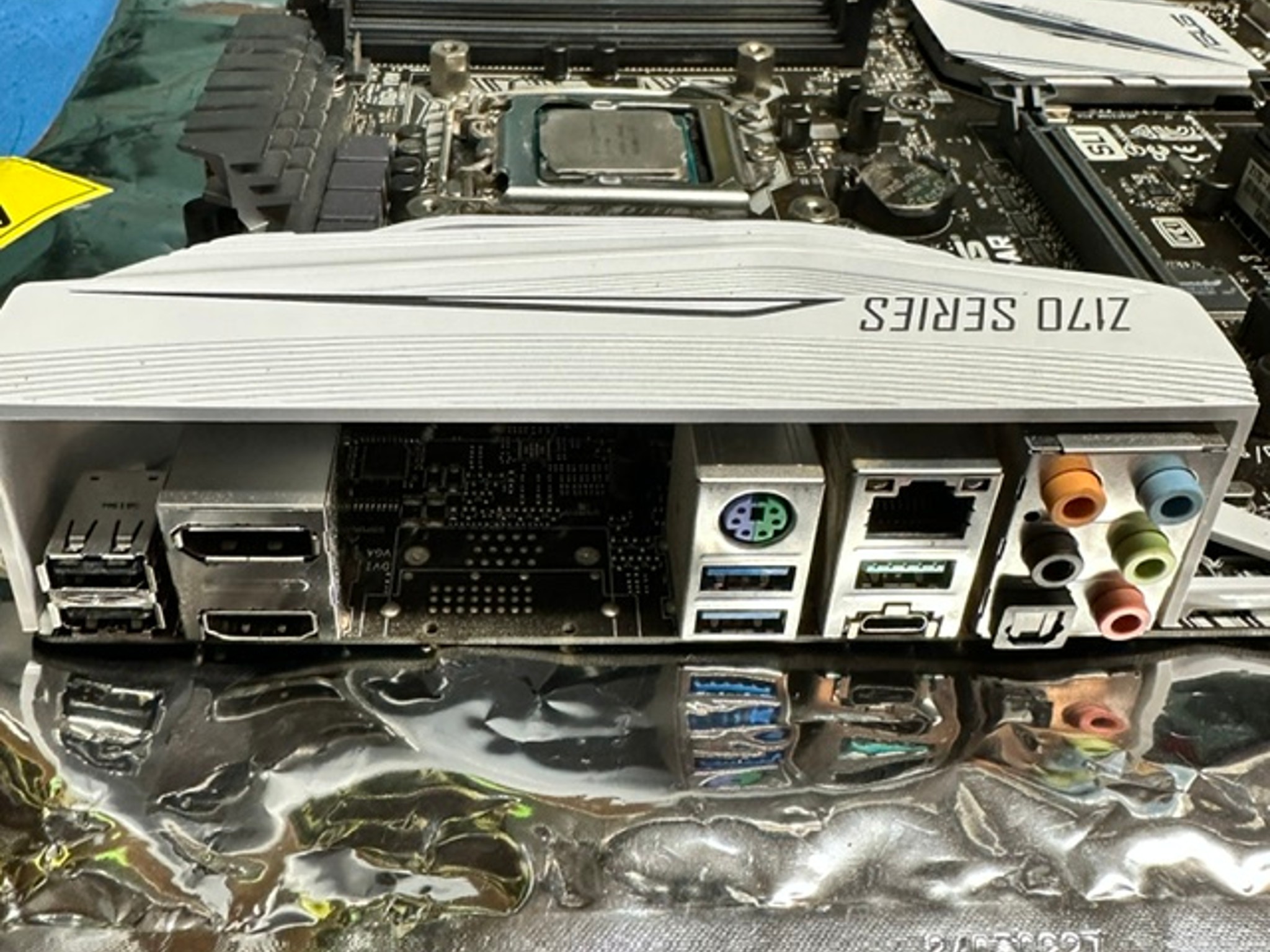 ASUS Z170-AR : Intel i7-7700 : Cooler Master LED Air Cooler : I/O Shield
