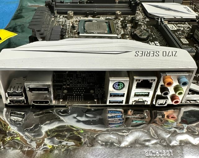ASUS Z170-AR : Intel i7-7700 : Cooler Master LED Air Cooler : I/O Shield