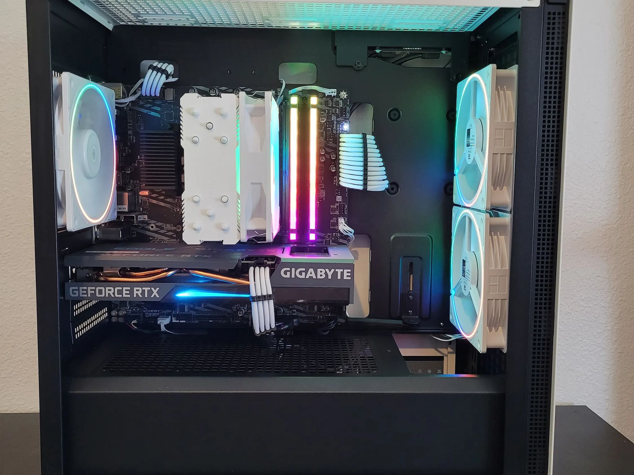 🧊 Icebox 1080p 🧊 // i5 10400f // RTX 3060 12GB // 32GB DDR4 // 1TB NVME + 2TB HDD // Wi-Fi + BT