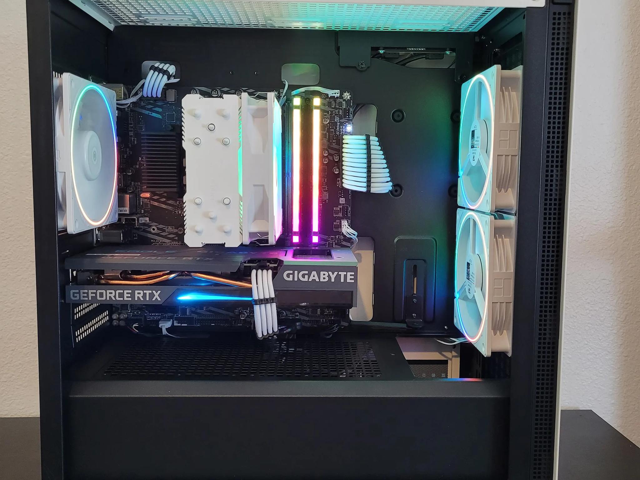 🧊 Icebox 1080p 🧊 // i5 10400f // RTX 3060 12GB // 32GB DDR4 // 1TB NVME + 2TB HDD // Wi-Fi + BT
