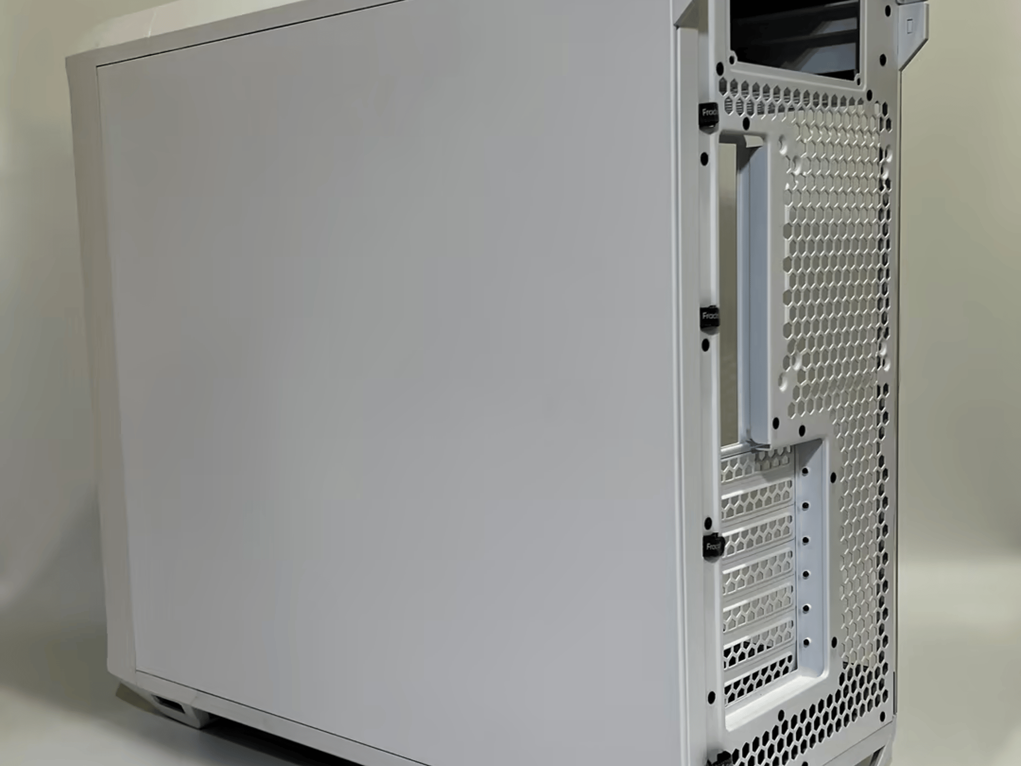 Fractal Design Torrent White E-ATX Tempered Glass Window High-Airflow Mid Tower Computer Case