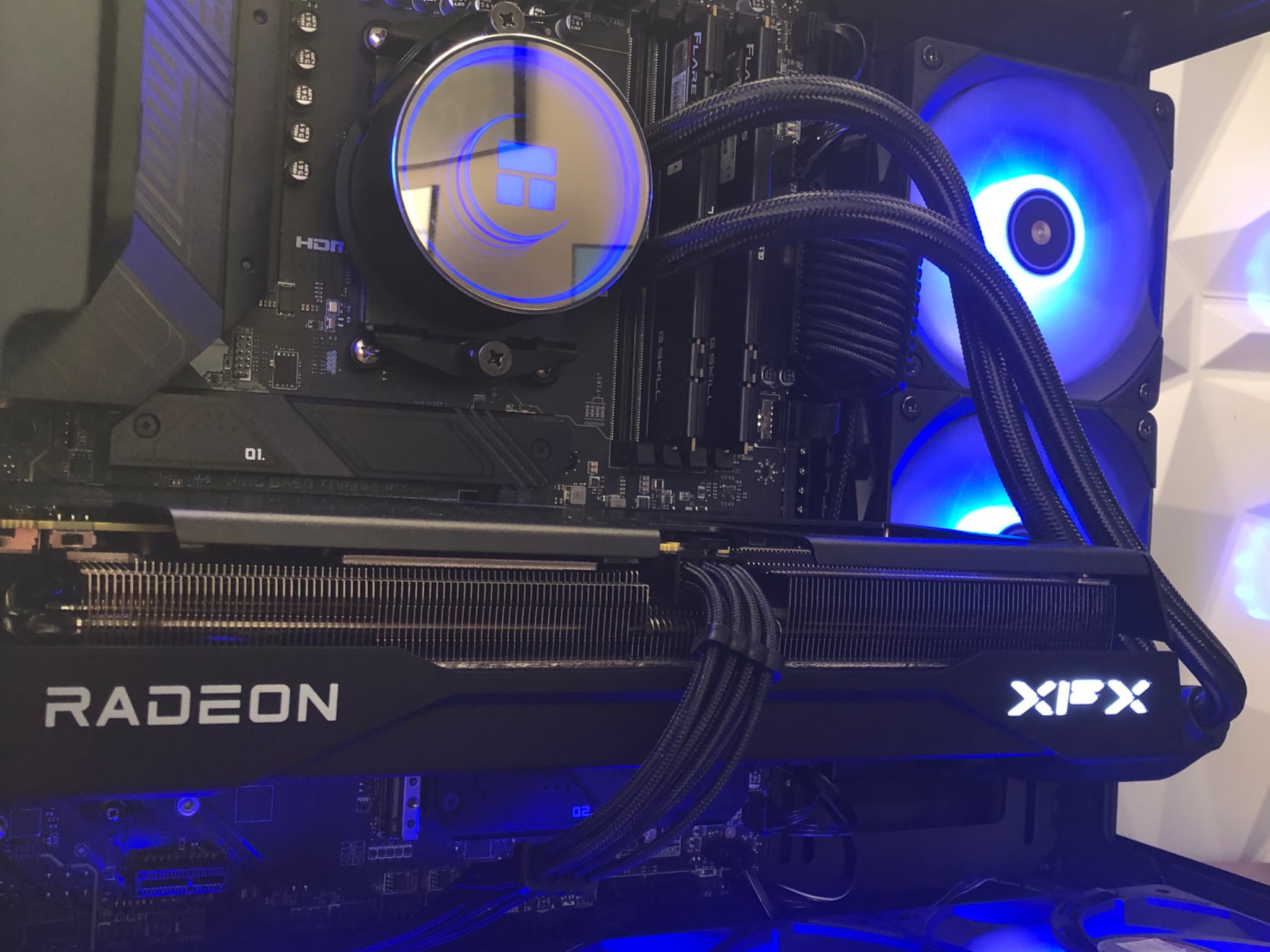 FIRESTORM🔥9800X3D🔥9060XT 16GB🔥2TB M.2🔥WI-FI