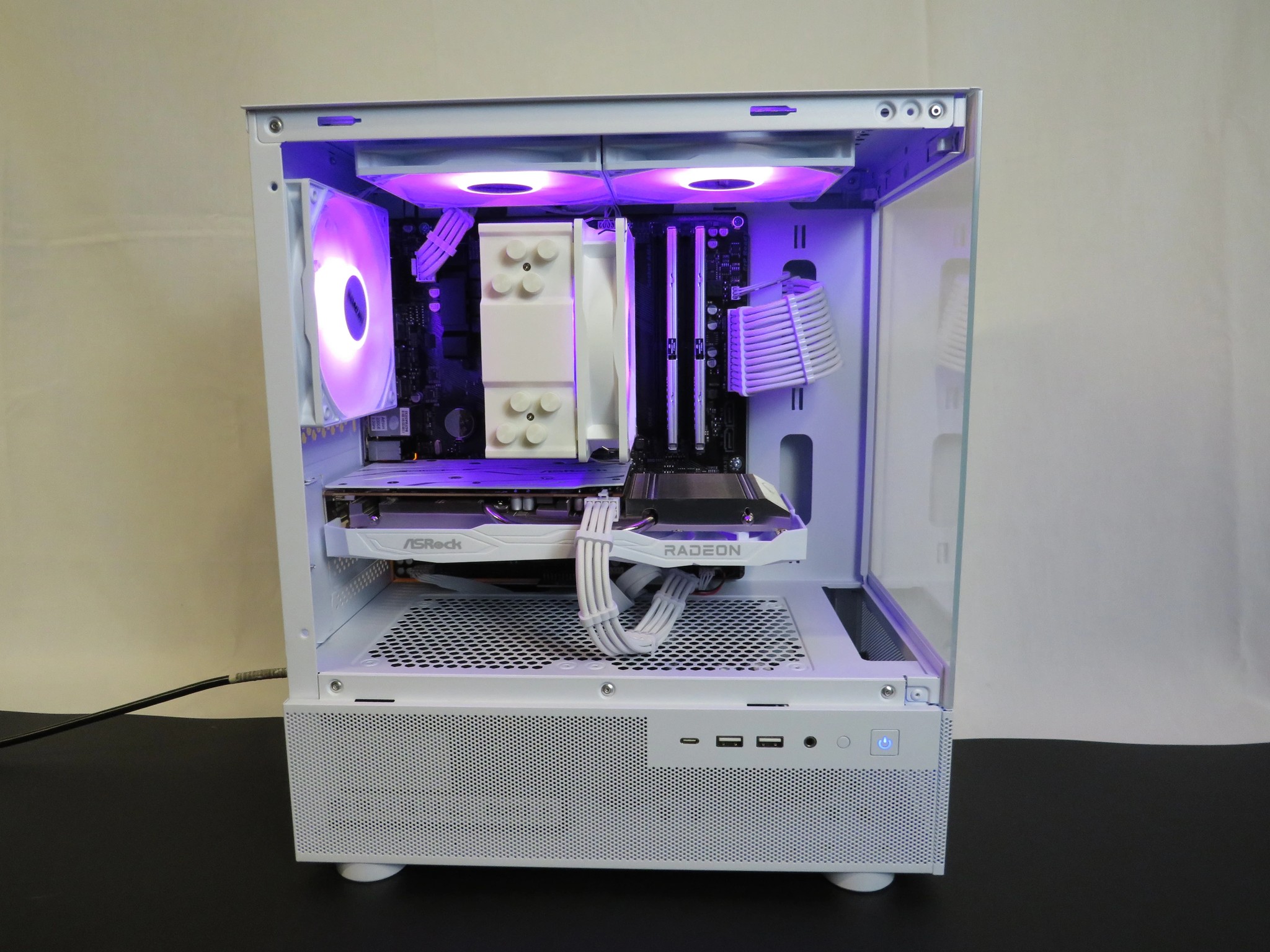 Beautiful Gamer: Ryzen 5 5600 + RX 6600 + 32 GB DDR4 + 1 TB NVME SSD