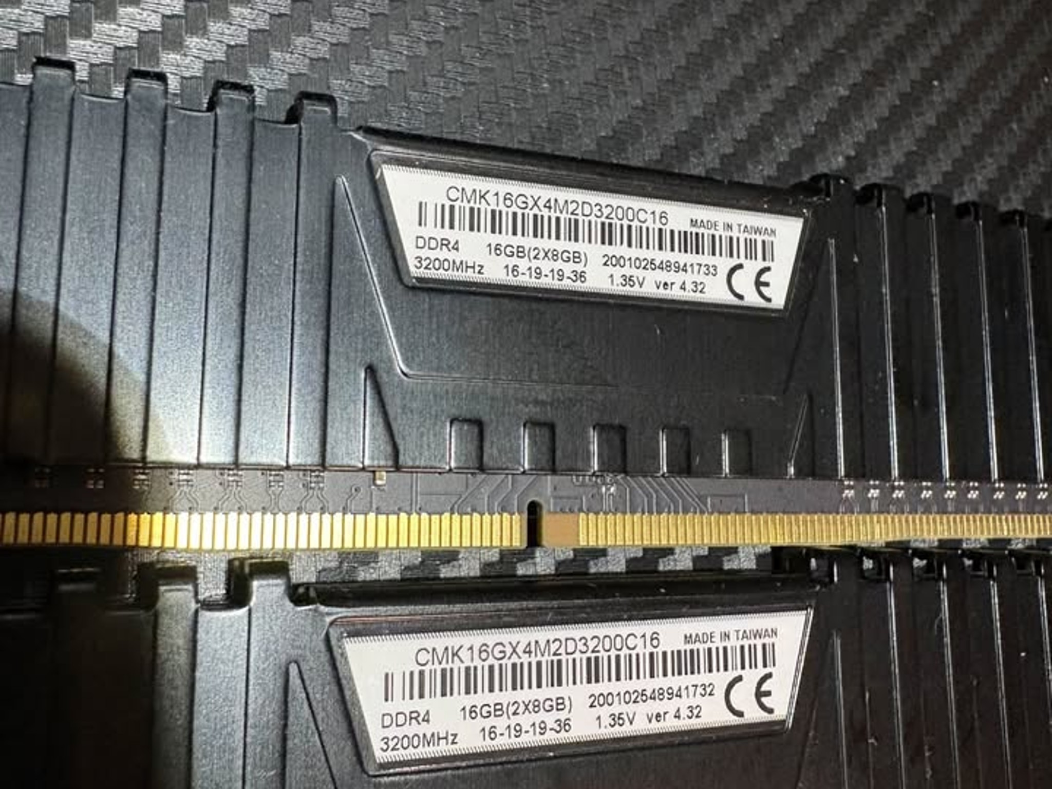 MSI Tomahawk B450 ATX, R7 2700x, Corsair Vengeance LPX 2x8GB RAM