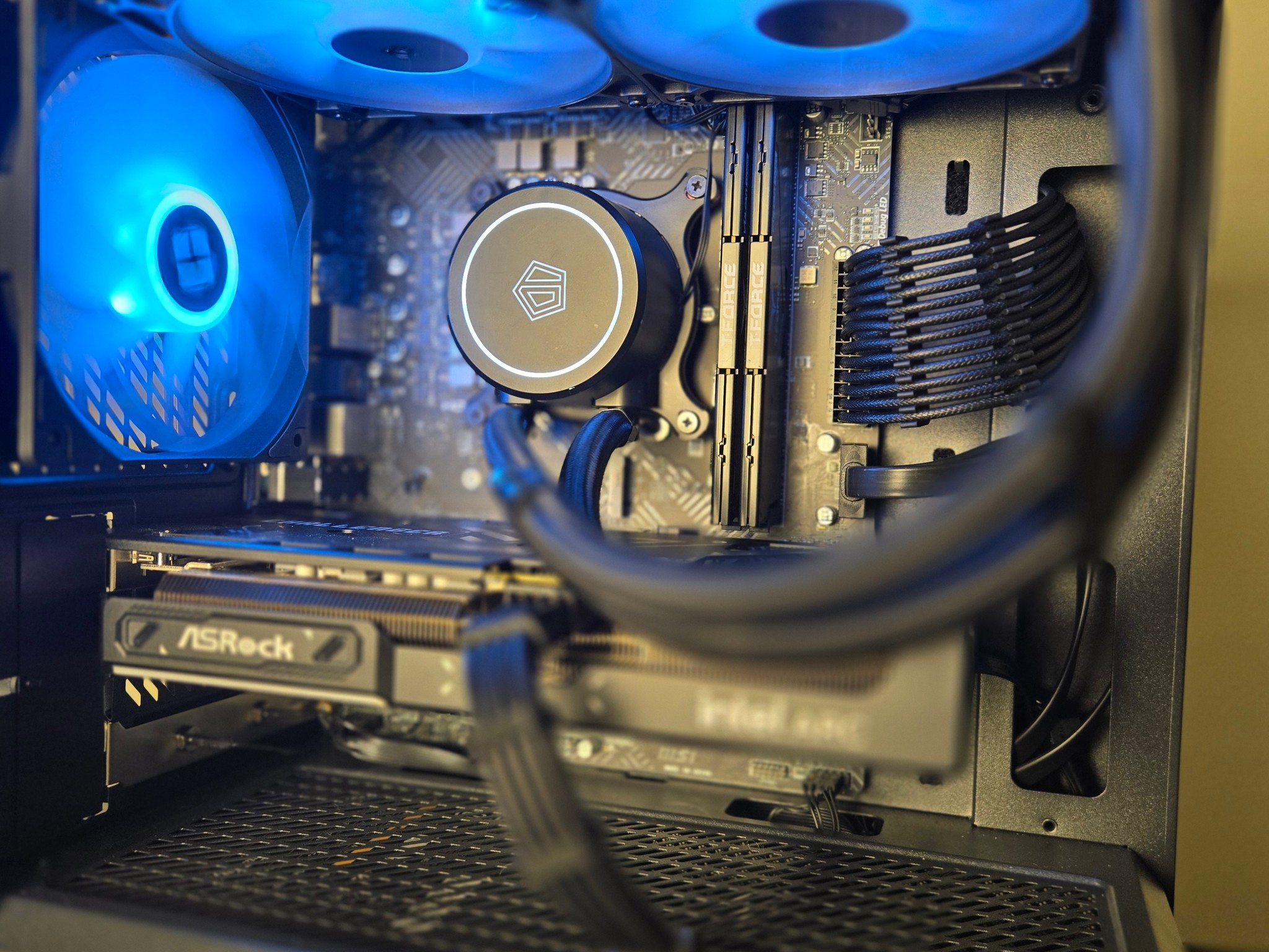 Intel B570 10gb Vram | i5 13400F | 16gb DDR5 | 1tb Storage