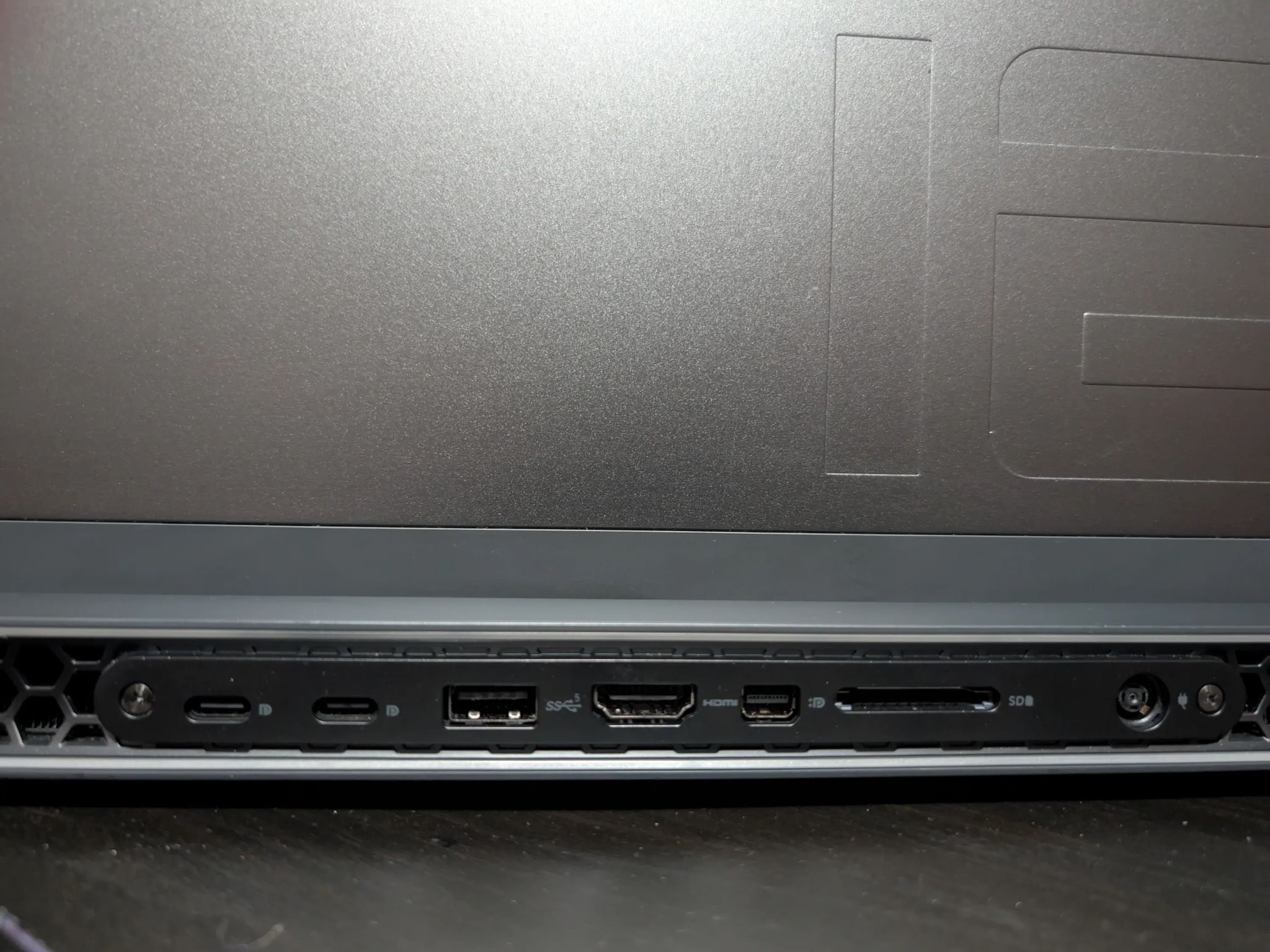 Alienware M16 R1 - AMD Ryzen 9 7845HX, 64gb DDR5, RTX 4080