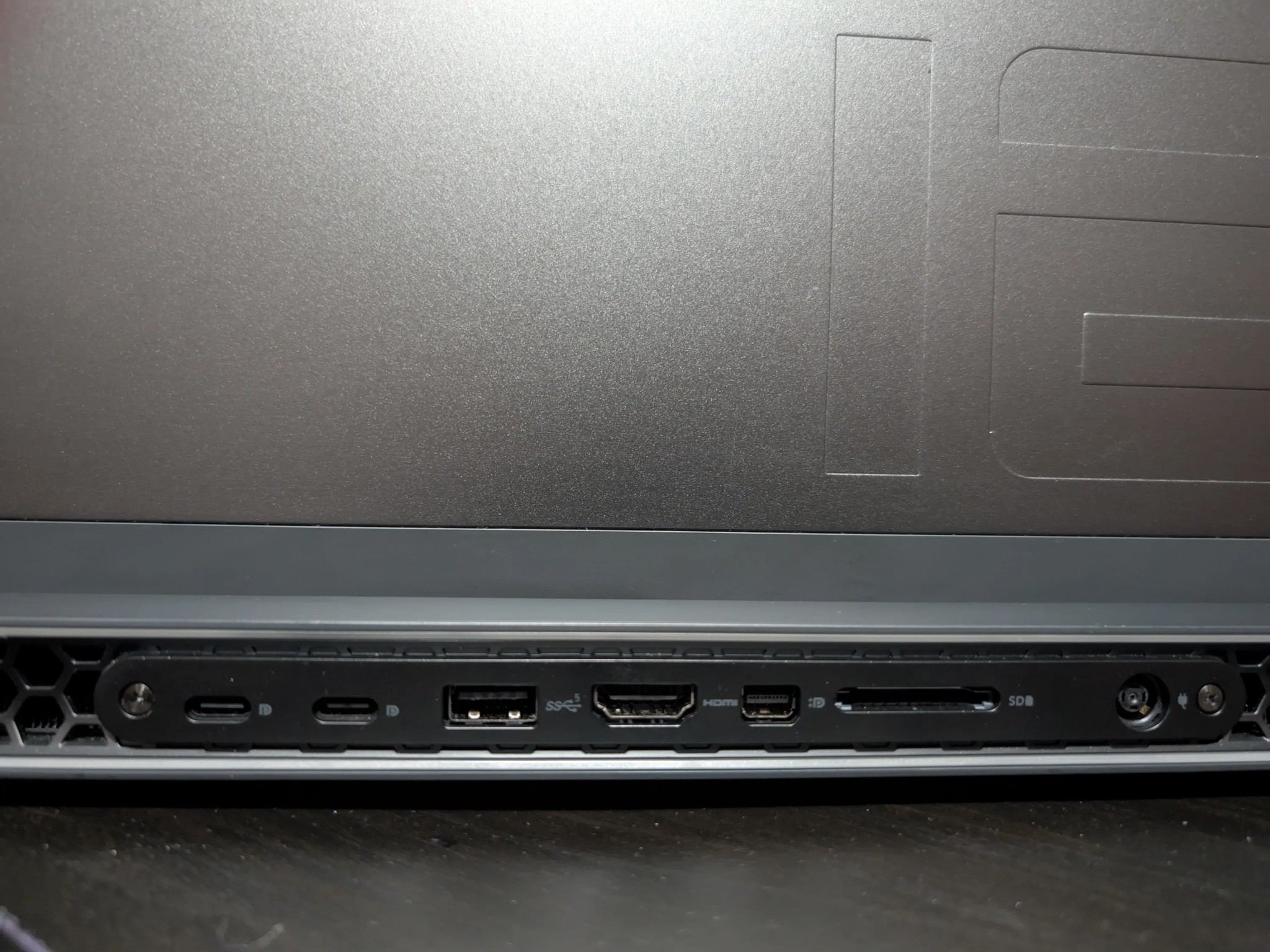 Alienware M16 R1 - AMD Ryzen 9 7845HX, 64gb DDR5, RTX 4080