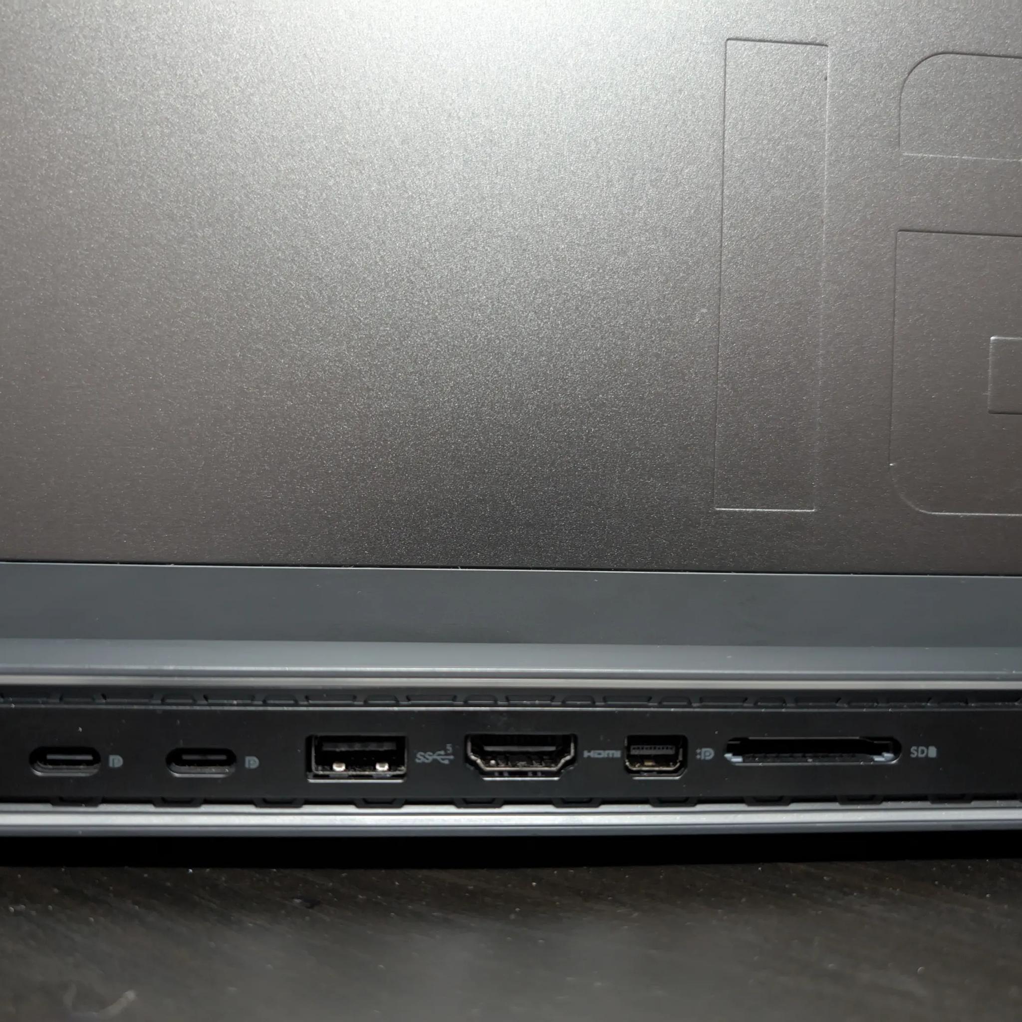 Alienware M16 R1 - AMD Ryzen 9 7845HX, 64gb DDR5, RTX 4080