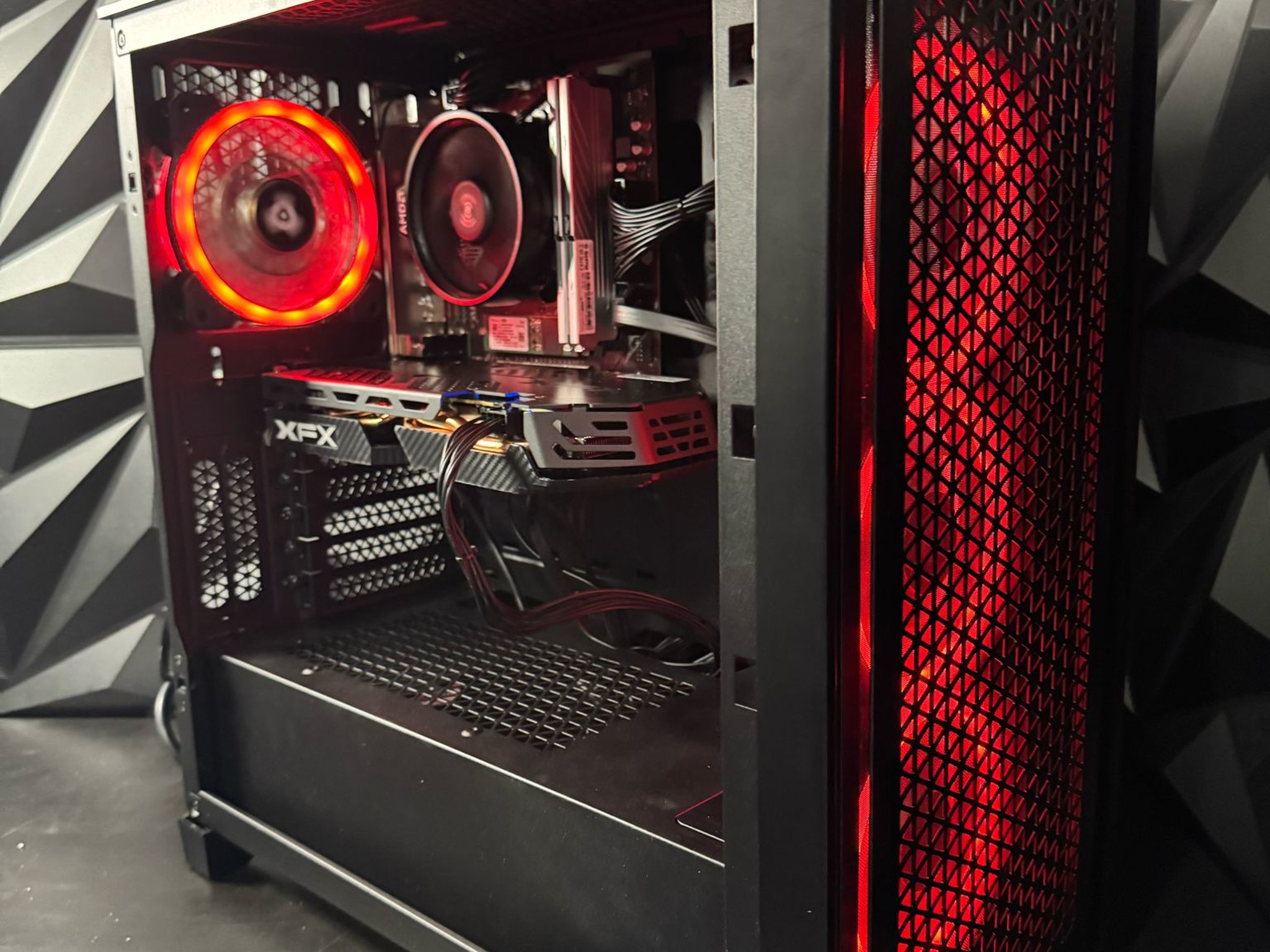 💰 Budget Baddie 580 💀🔥 Ryzen 2600| RX 580| 16 GB DDR4 |1.75 TB Storage