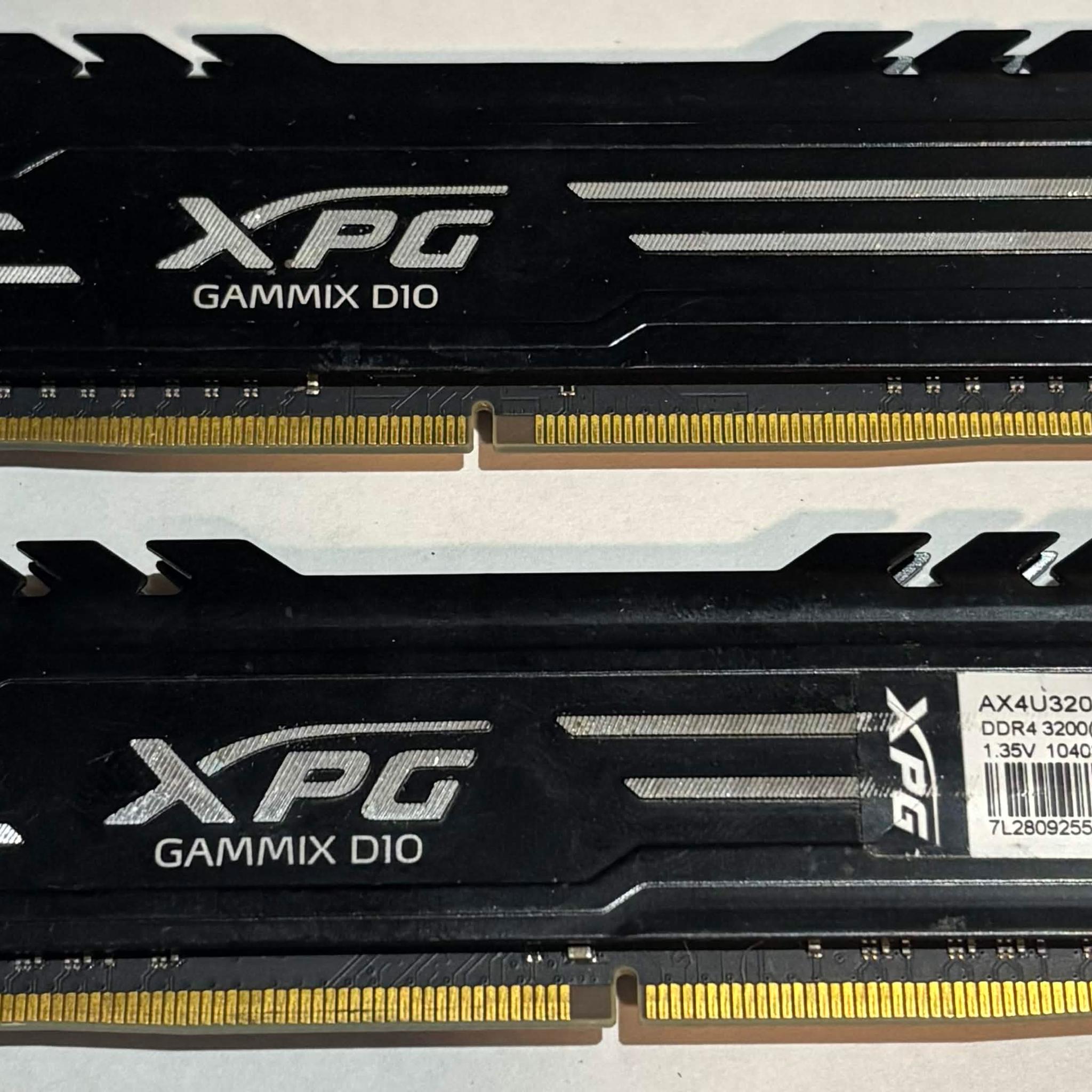 XPG Gammix D10 16GB (2x8GB) DDR4 3200MHz CL16 Gaming Memory Kit | AX4U320038G16A-BB10 |