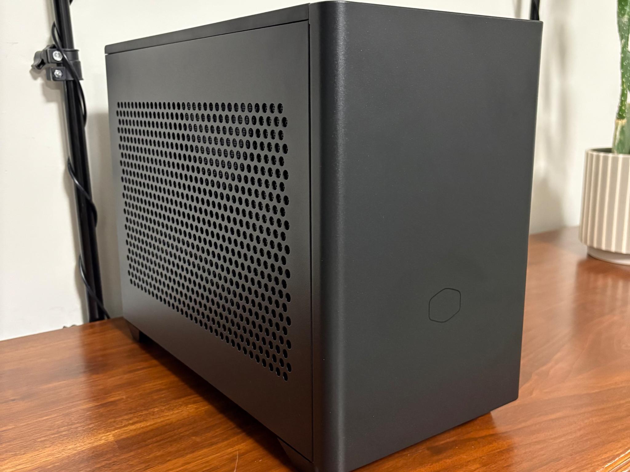 RTX 4070TI SUPER | Ryzen 7 5800X3D | 32GB DDR4 | 1 TB SSD | 850W PSU | 2x 120mm Fans | NR200 ITX