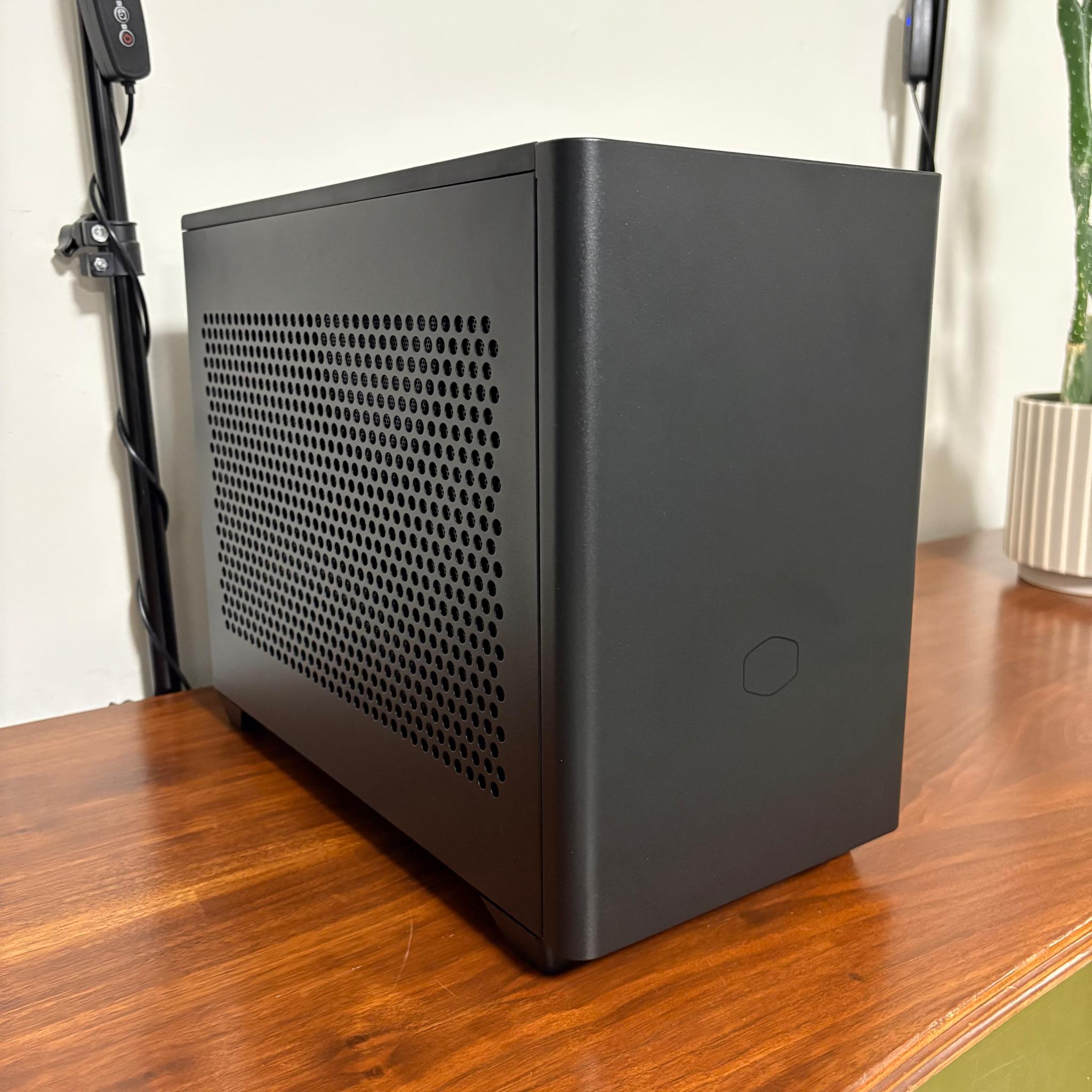 RTX 4070TI SUPER | Ryzen 7 5800X3D | 32GB DDR4 | 1 TB SSD | 850W PSU | 2x 120mm Fans | NR200 ITX