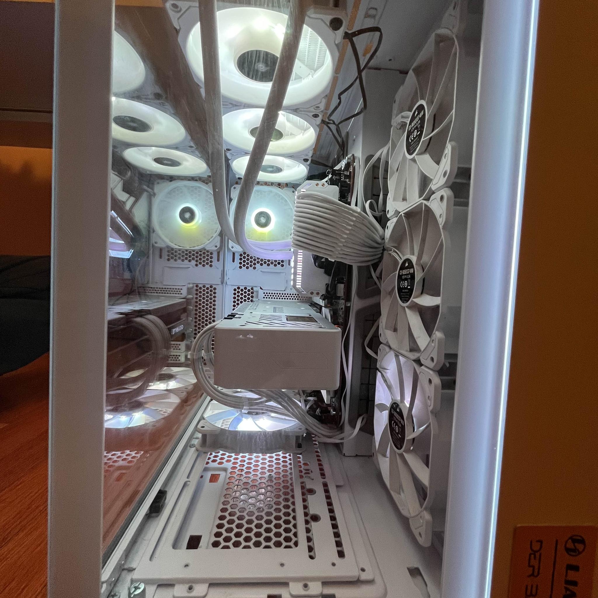 High End Corsair Gaming PC All White Build