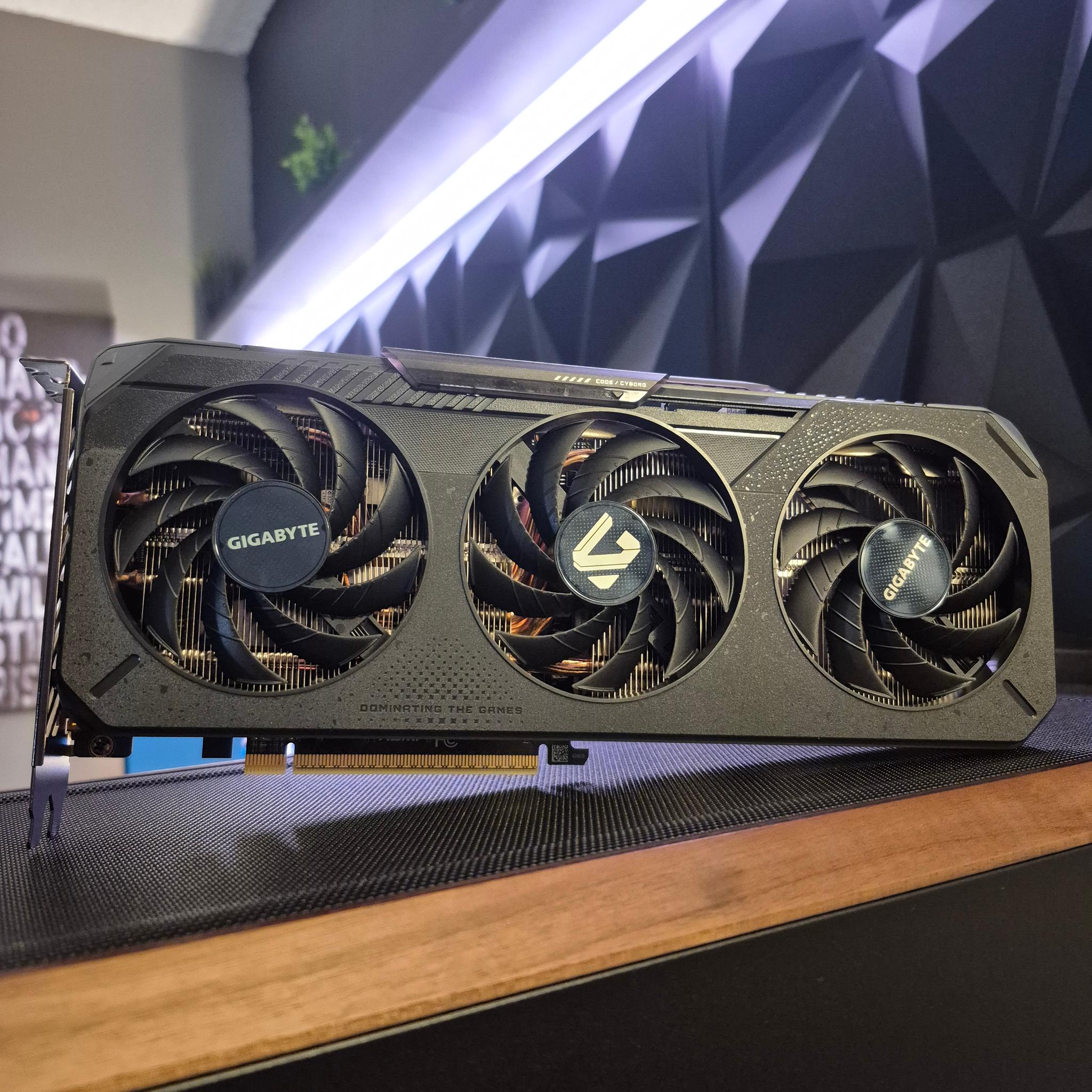 RX 9060 XT 16 GB