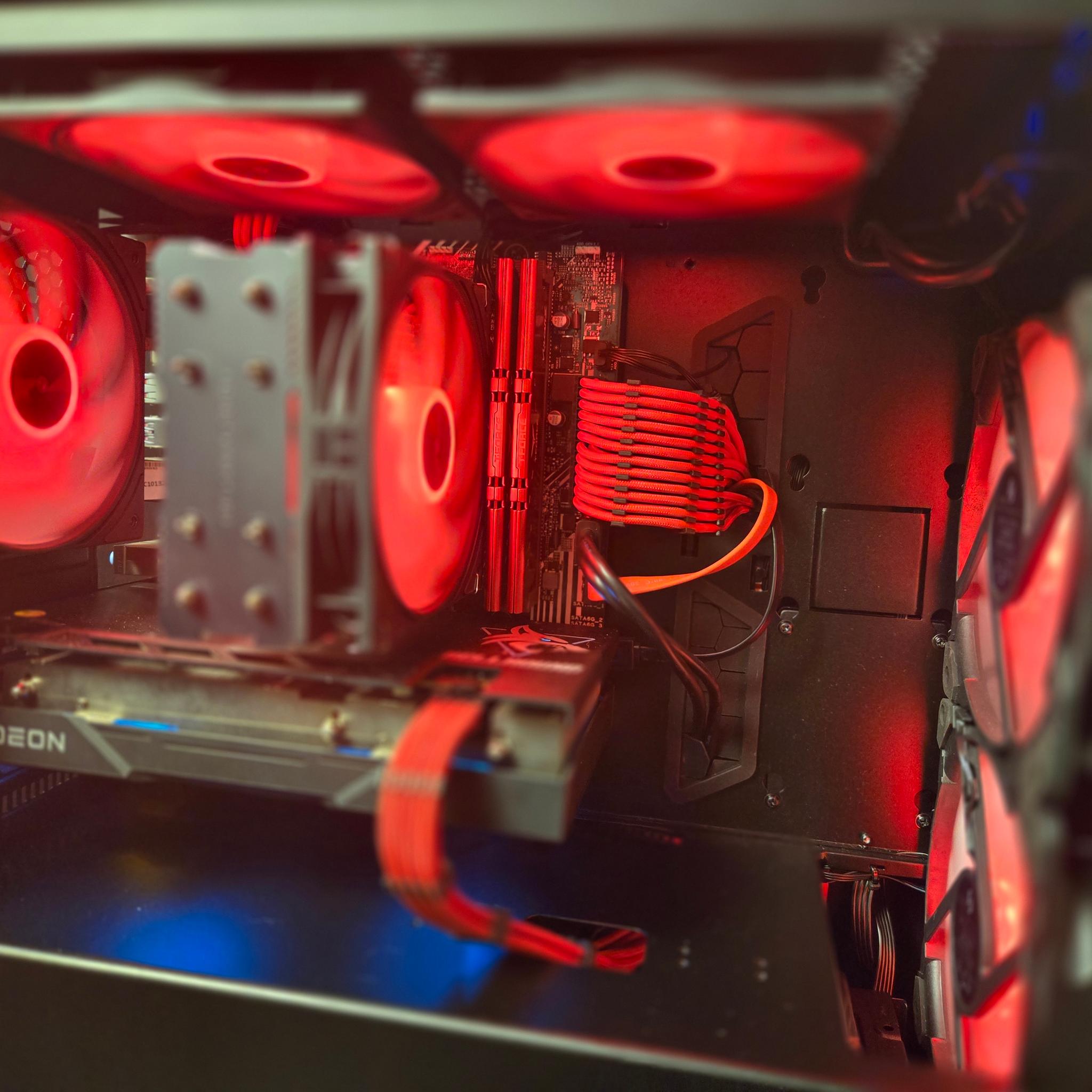 RX 6600 XT | Intel i5 11400 | 16gb DDR4 | 1tb Storage👏🏽