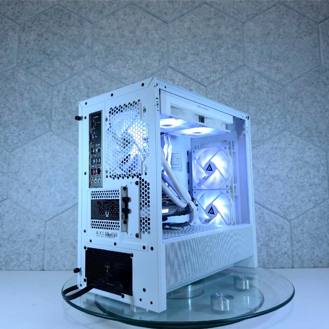 Zotac RTX 5070 🤍 Ryzen 7 8700F
