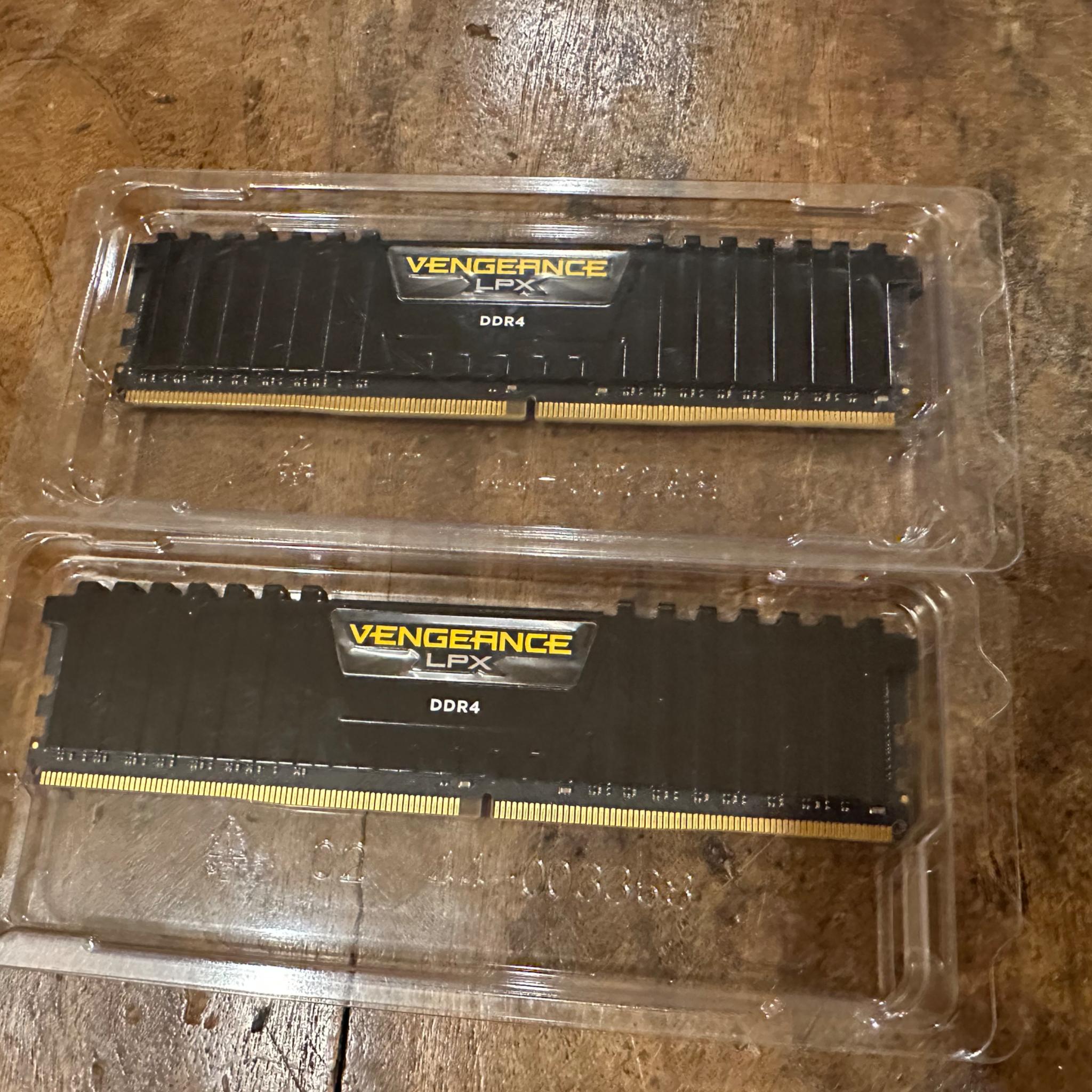 Corsair Vengeance 32GB (16GBx2) DDR4-4000MHz CL 18-22-22-42