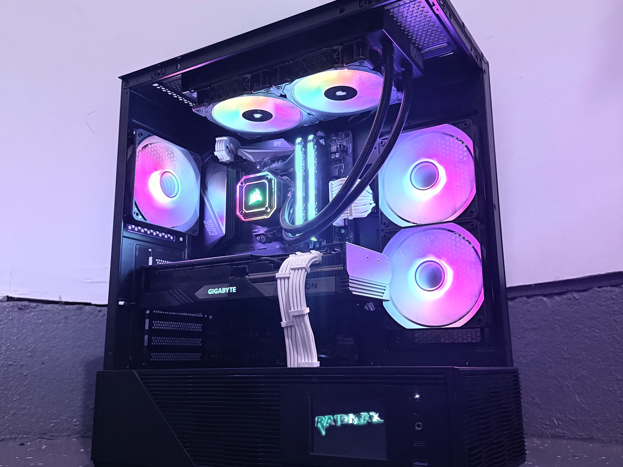 ⚫️"Phantom Prism"🌈| 1440p Gaming | RX 7800XT 16GB | Ryzen 7 3800X | 32B Ram | 1TB Storage