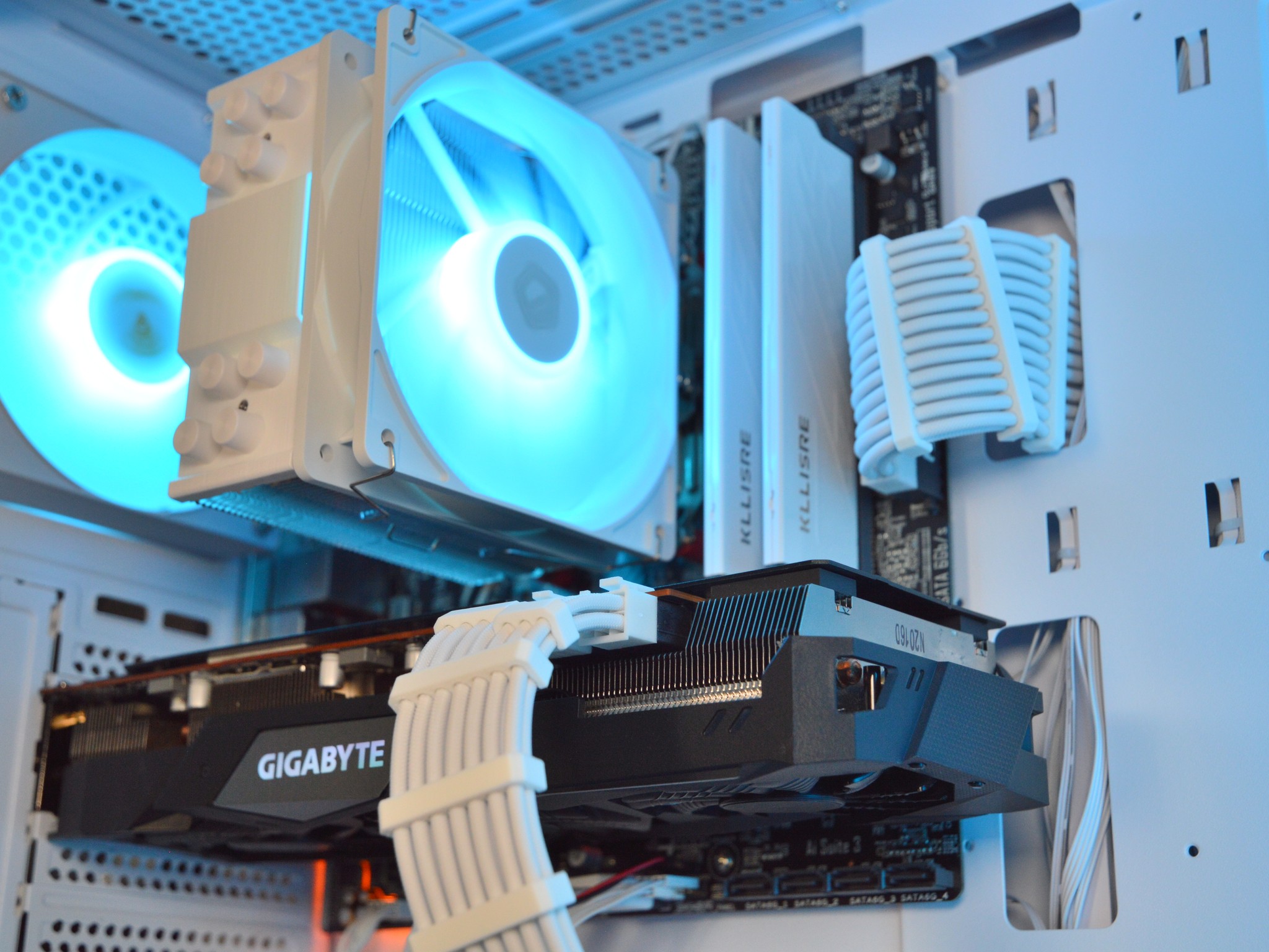 🧊🔨 | RX 5700XT 8GB | RYZEN 7 2700 | 16GB DDR4 RAM | 1TB NVME SSD | Ice Breaker |