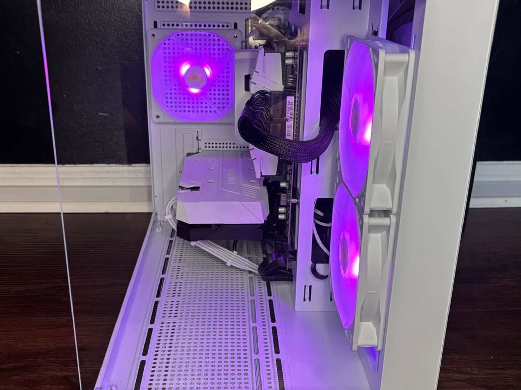 White Gaming PC (RTX 2060 6GB + AMD Ryzen 5 3600)