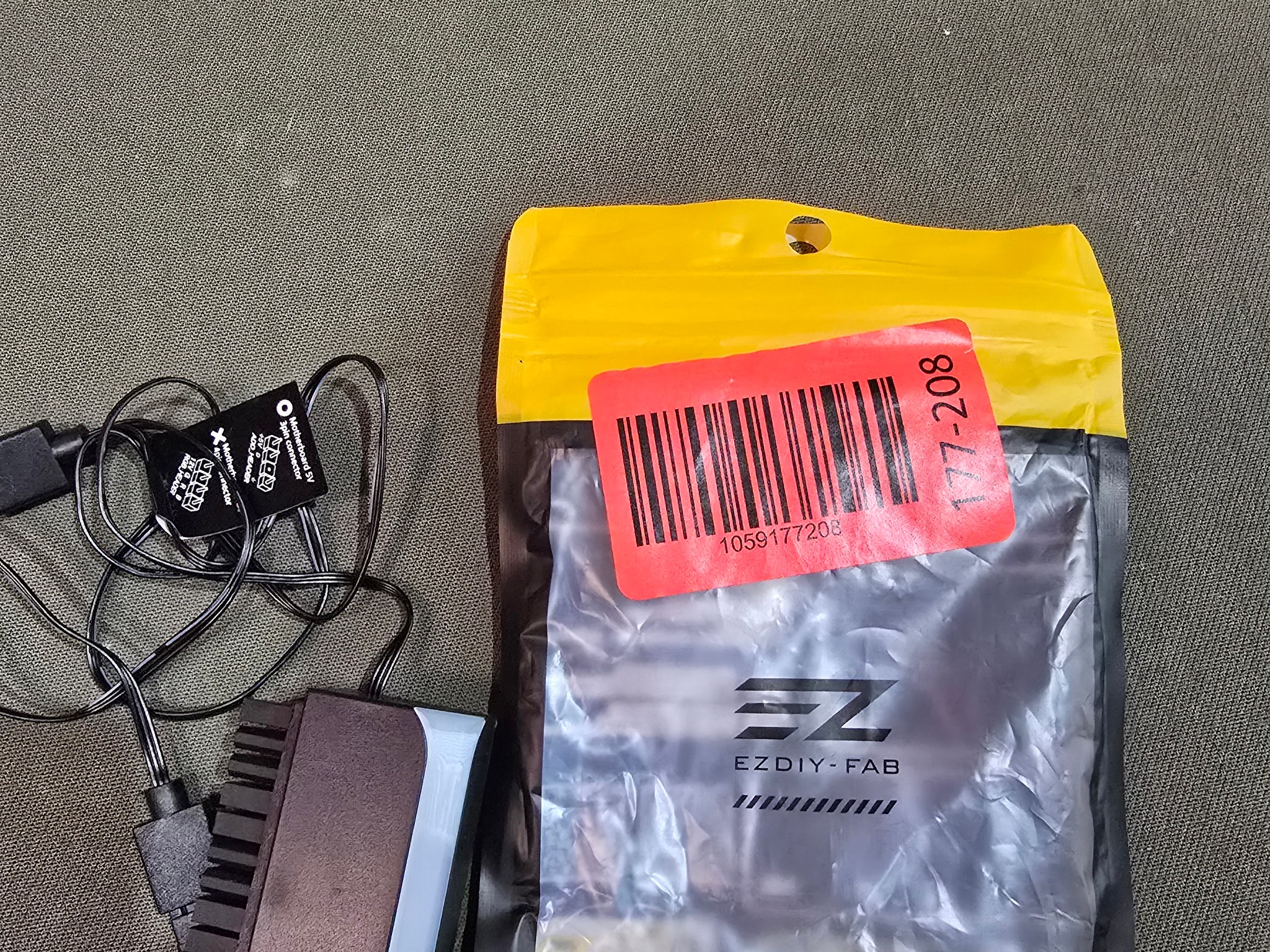 EZDIY-FAB ATX 24-pin 90 Degree Power Connector 5V 3 Pin ARGB Rainbow Female to Male Power Supply