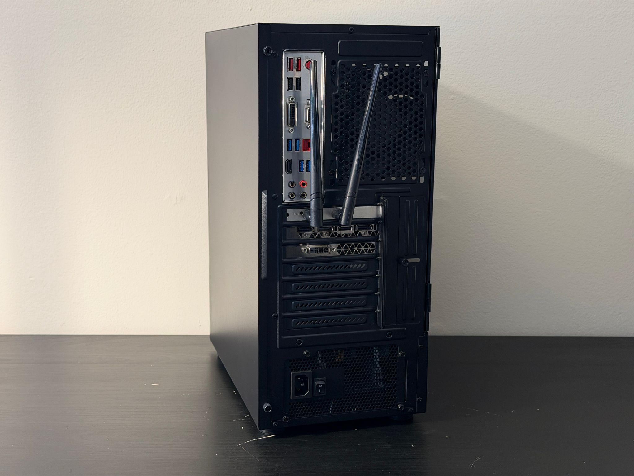 Retro Gaming PC - Intel Core i7 5775C - Nvidia GTX Titan XP - 32GB RAM - Windows 10 - WiFi + BT