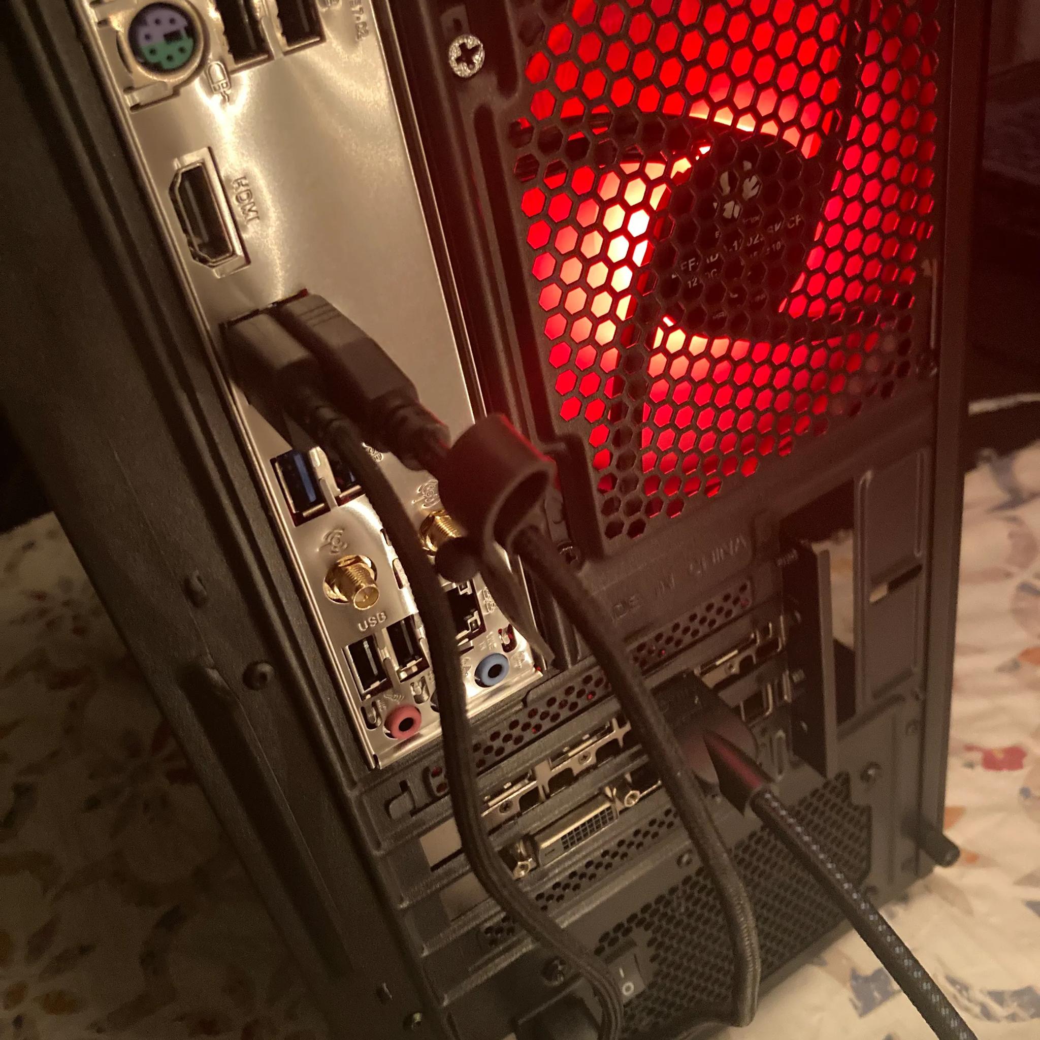 RED RYZEN 5 GTX 1070 BUDGET GAMING PC CLEAN AESTHETIC
