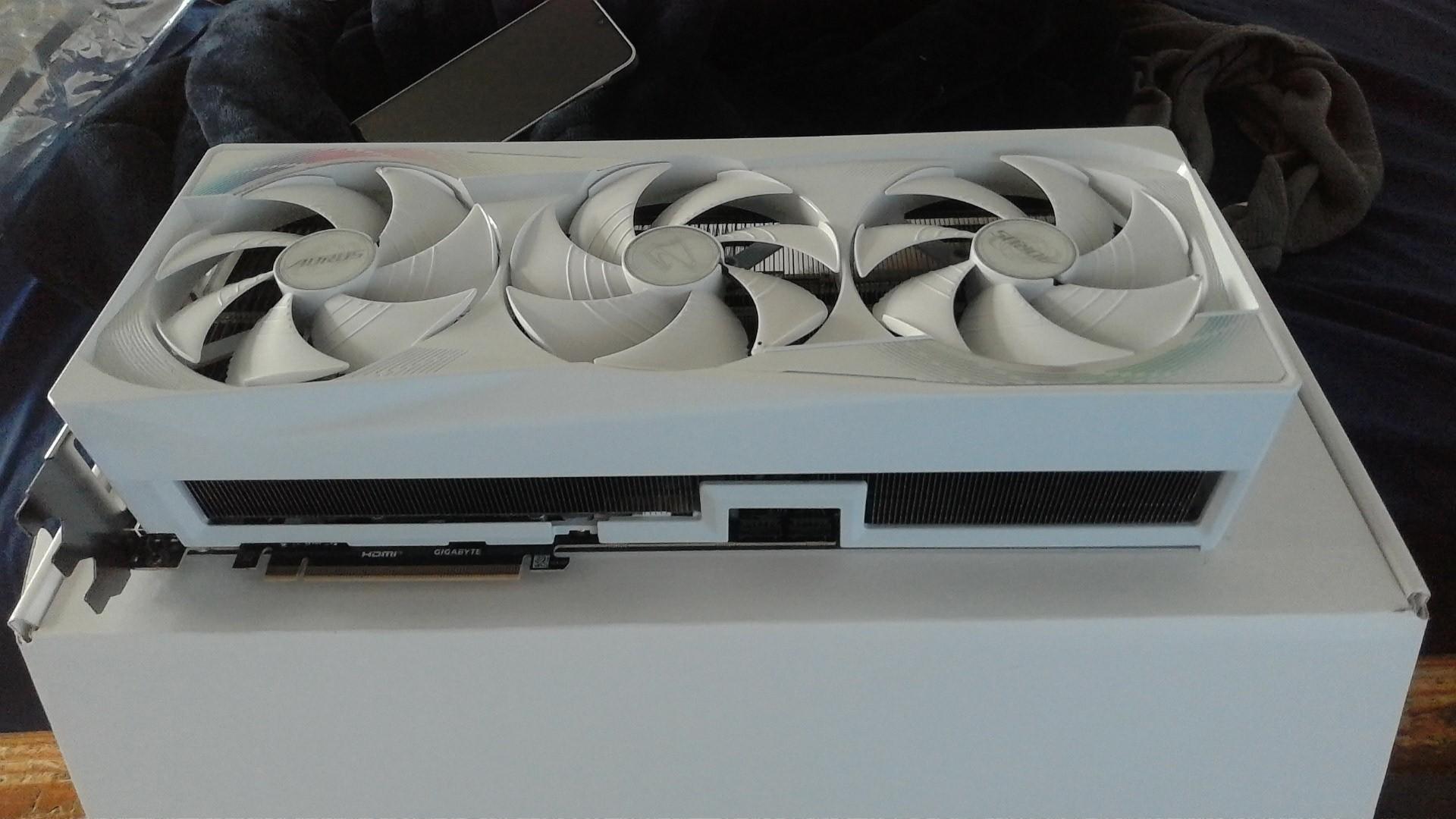 GIGABYTE AORUS GeForce RTX 5090 MASTER ICE 32G