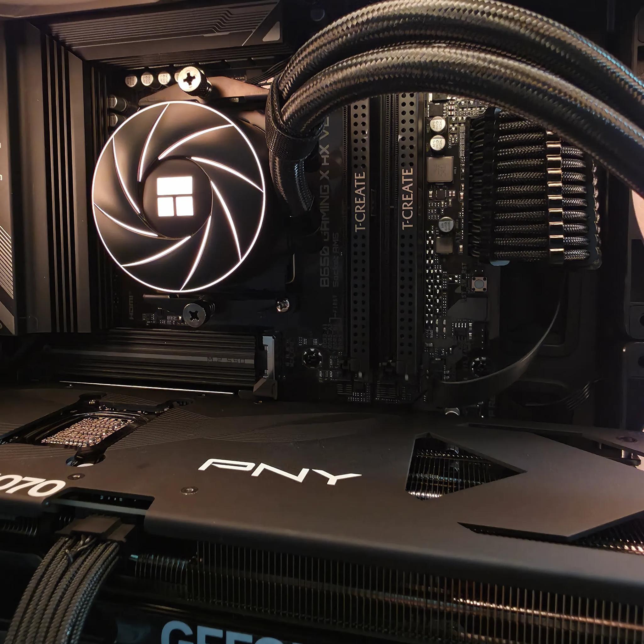 DARKMATTER | RTX 5070 OC | AMD R7 9700X | 32GB DDR5 6000 CL30 | 2TB | 360mm AIO | 850W PSU PCIE 5.0