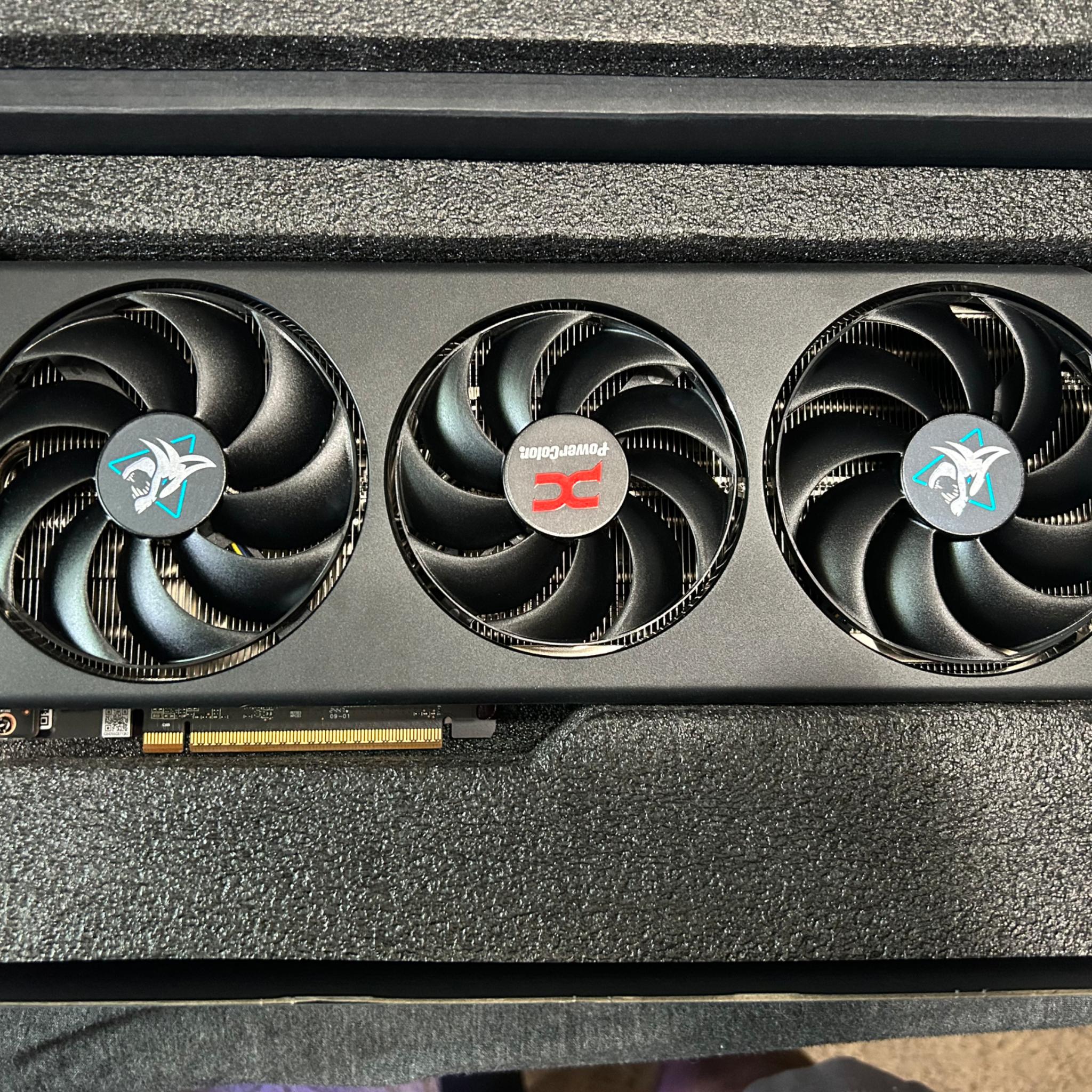 RADEON 9070 XT PowerColor HellHound - 16GB GPU