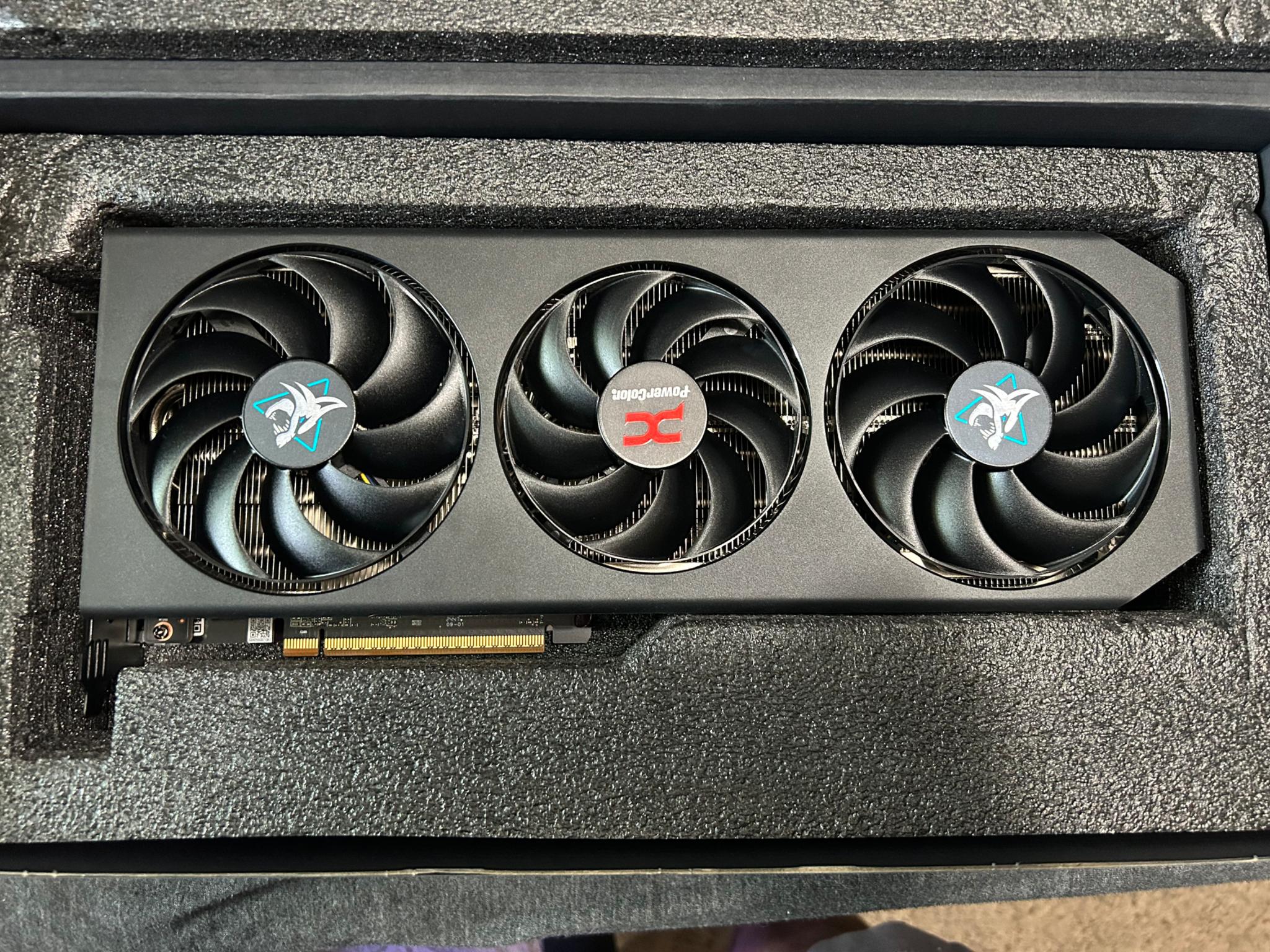 RADEON 9070 XT PowerColor HellHound - 16GB GPU