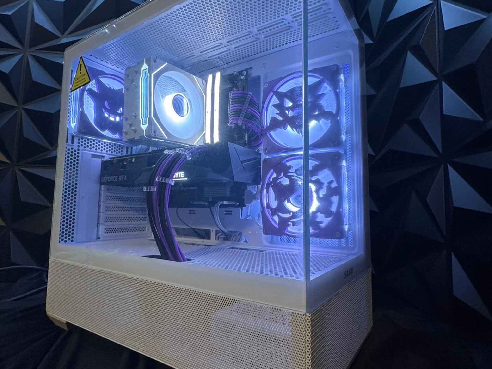 💀 Gakaiko Gengar 🟣 Ryzen 5 9600X| RTX 3070| 32 GB DDR5 6000MHZ| 2.5 TB NVMe