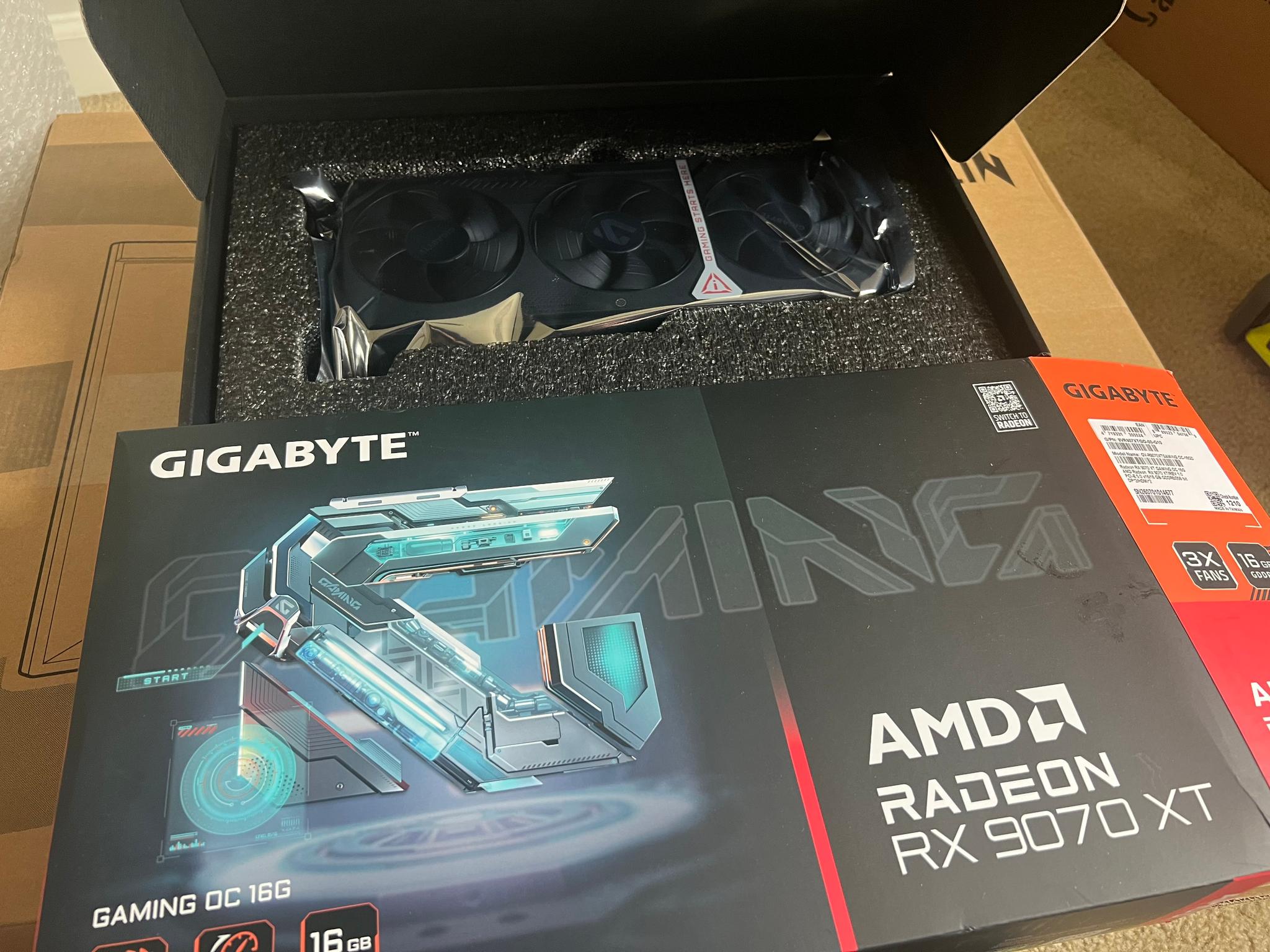 GIGABYTE RX 9070 XT GAMING OC 16G - Image 2