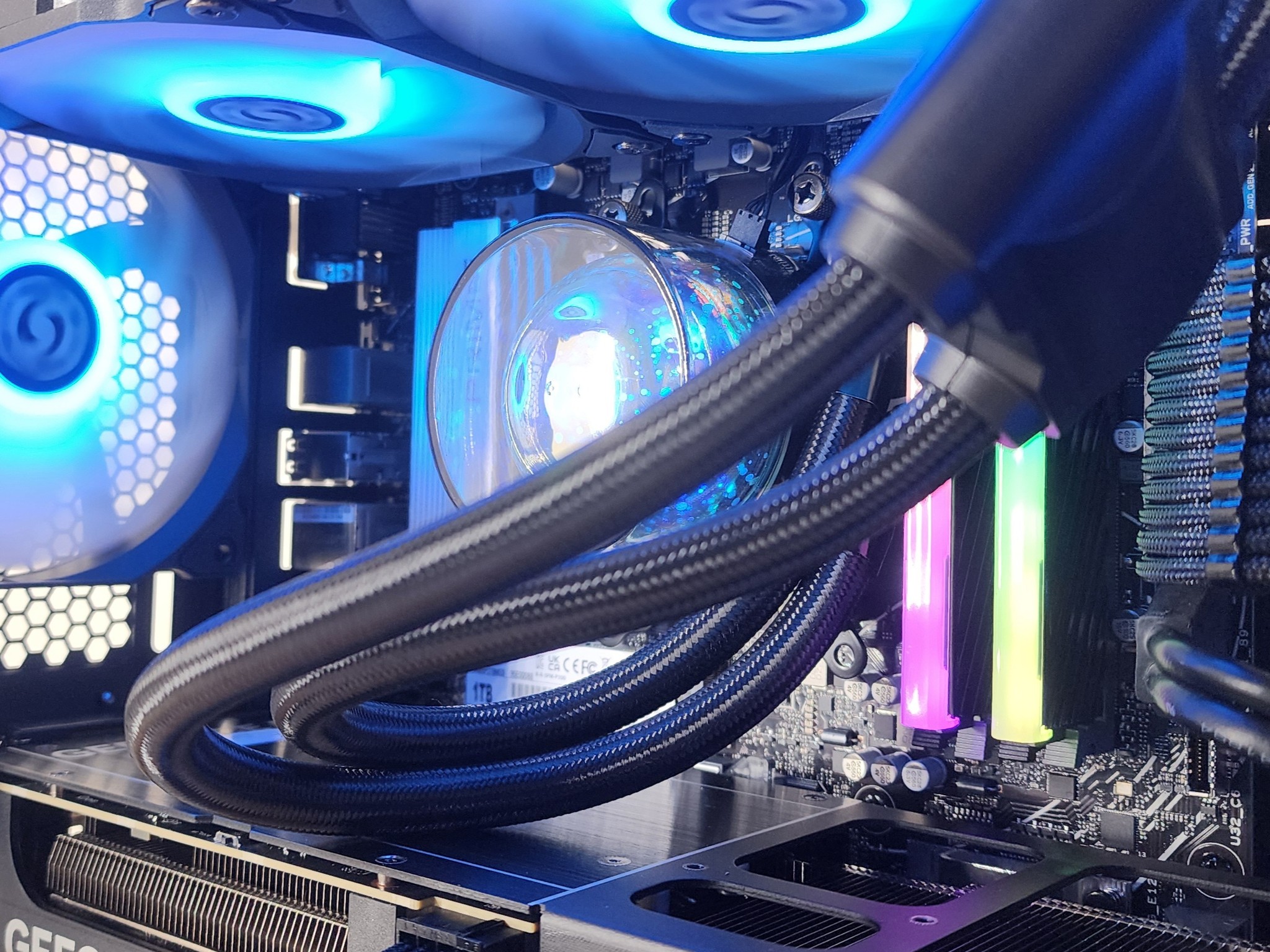 Gaming PC Ryzen 7 7700X 32GB RAM 1TB SSD RTX 5060 Ti 16GB Windows 11 Computer