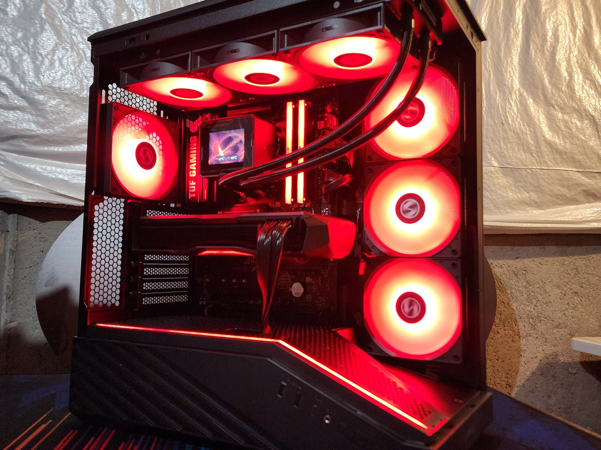 RX 7900 XTX / Ryzen 7 9800X3D / 32GB DDR5 RAM / 2TB NVMe