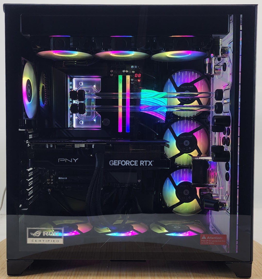 Gaming PC Ryzen 7 9700X 32GB RAM 2TB SSD RTX 5070 Ti 16GB Windows