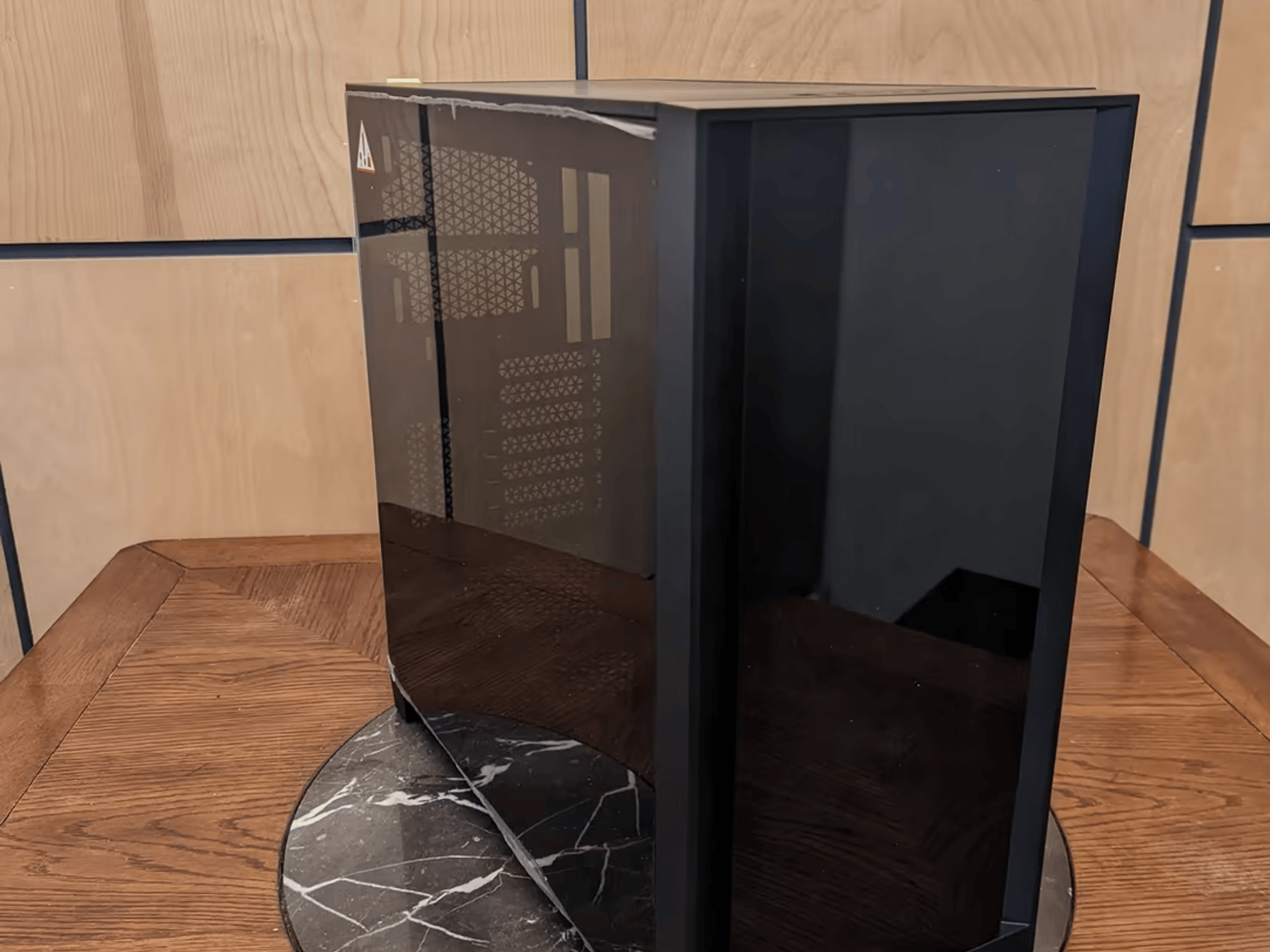 Open Box Corsair 4000X RGB Smart Case - light damage