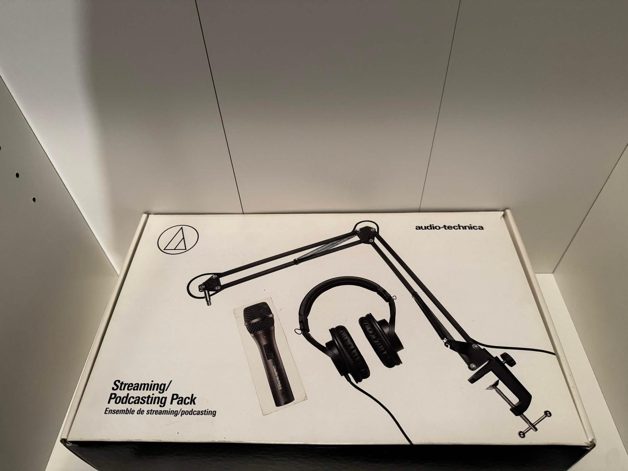 Audio-Technica AT2005USBPK Streaming Podcasting Pack (Headphones & XLR Cable Not Included)