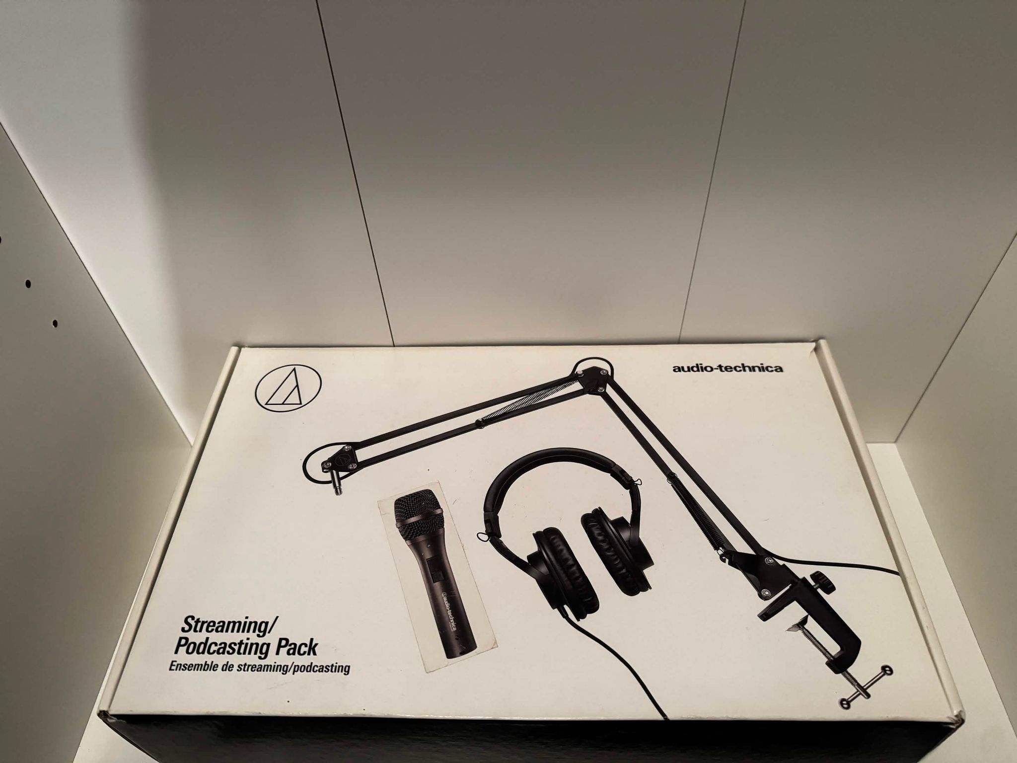Audio-Technica AT2005USBPK Streaming Podcasting Pack (Headphones & XLR Cable Not Included)