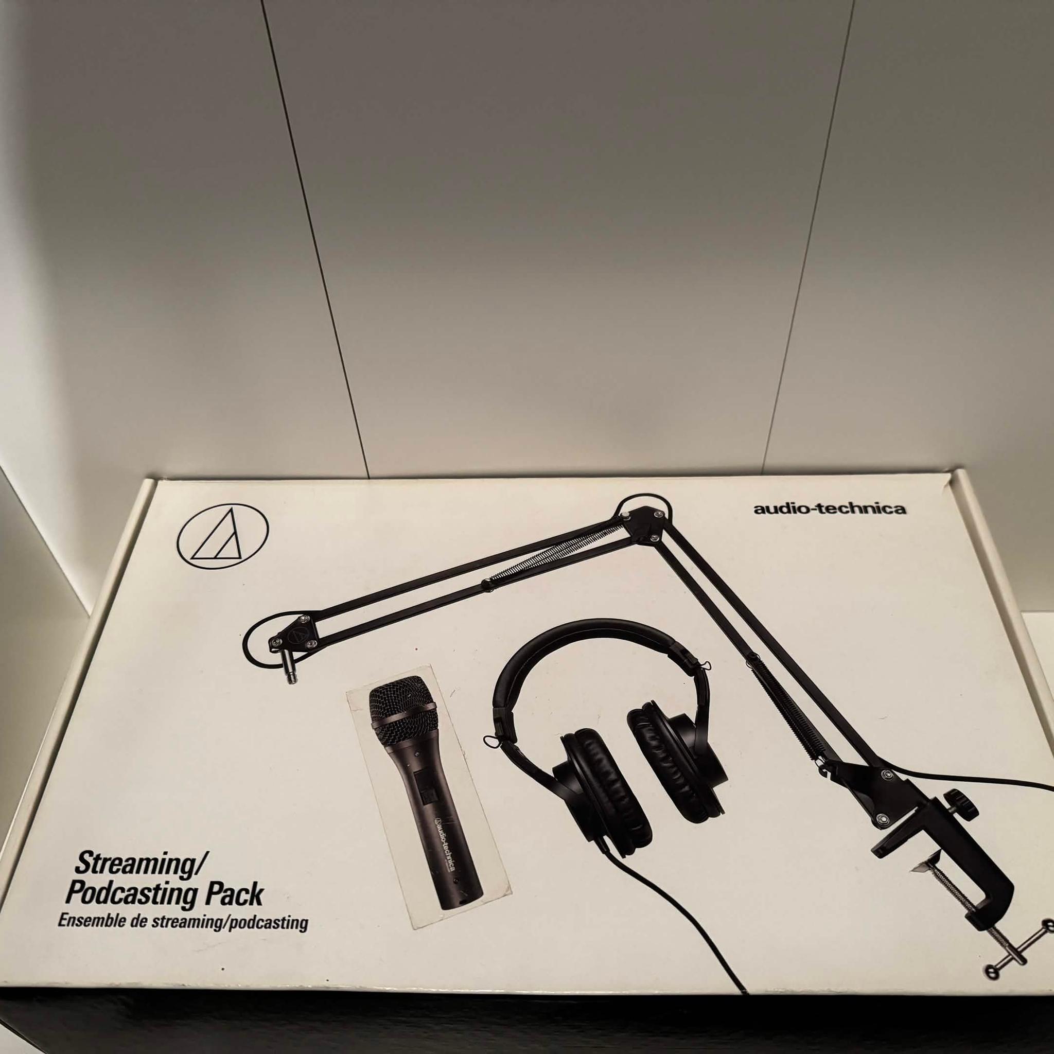 Audio-Technica AT2005USBPK Streaming Podcasting Pack (Headphones & XLR Cable Not Included)
