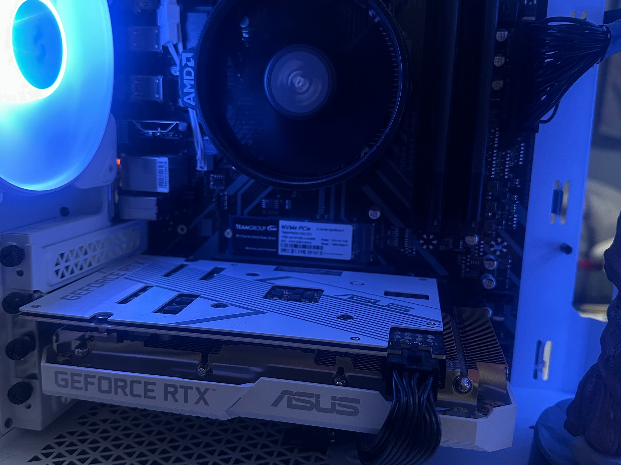 RXT 3060 12GB WHITE + RYZEN 5 5500 GAMING PC