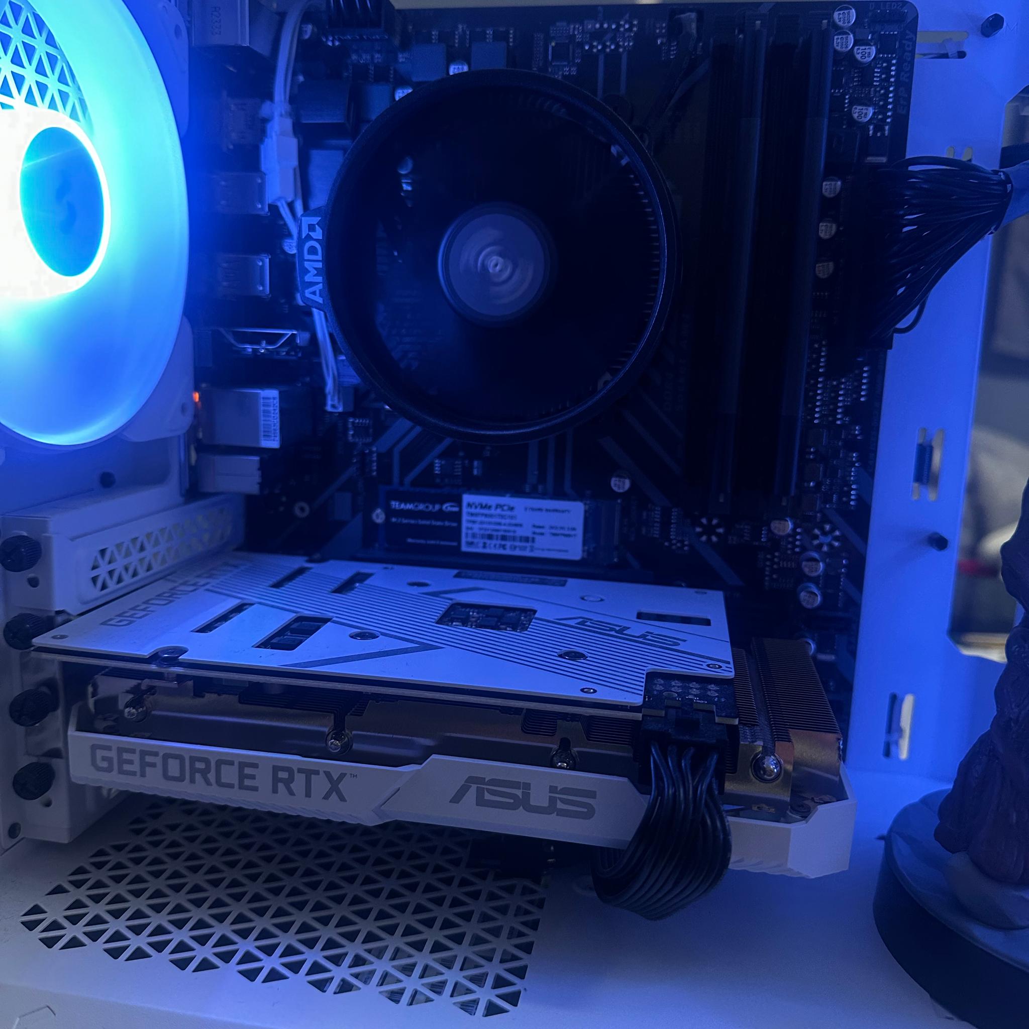 RXT 3060 12GB WHITE + RYZEN 5 5500 GAMING PC