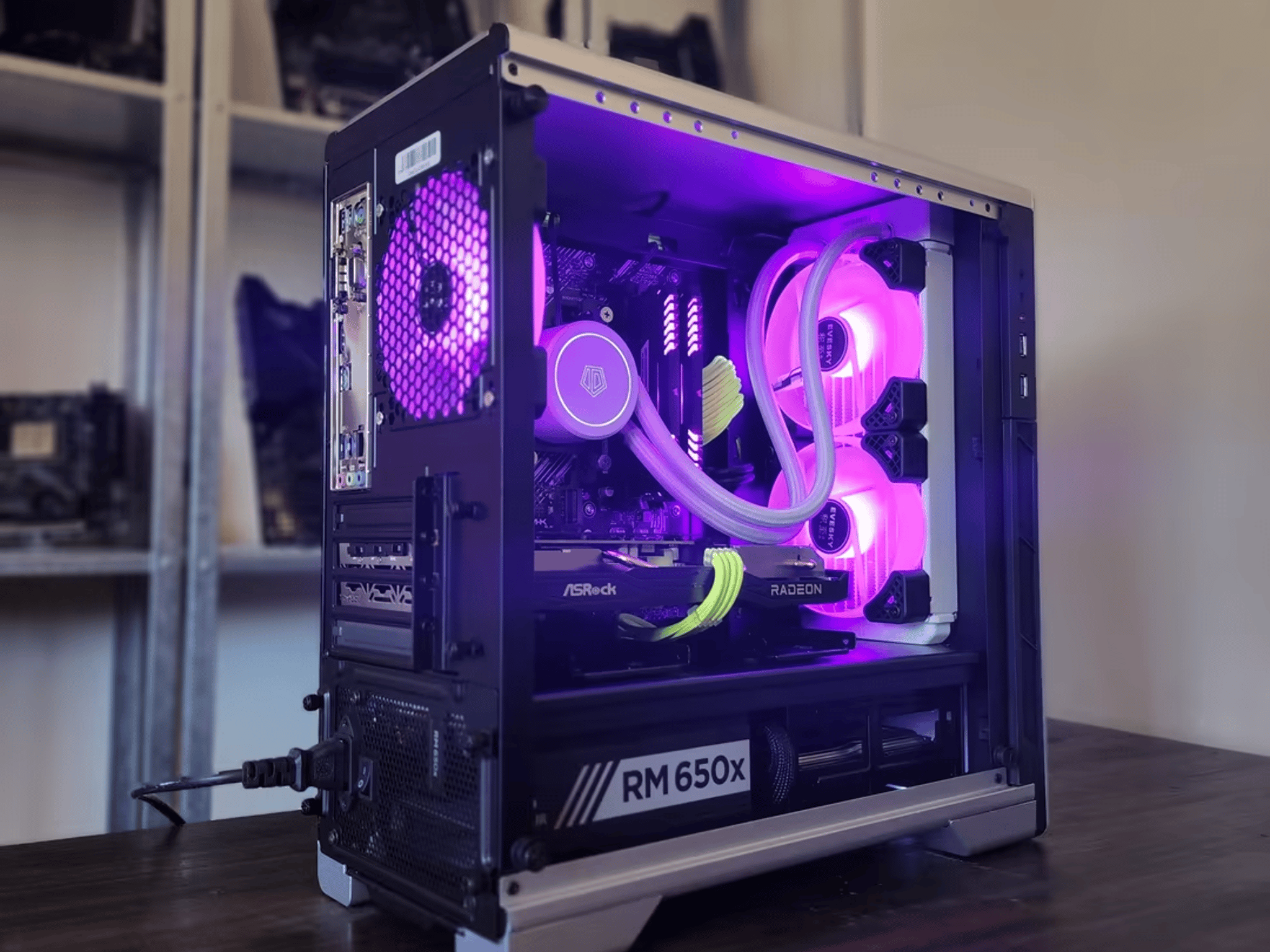 AMD Ryzen 5 3600 //  AMD Radeon RX 6600 8GB // Corsair Vengeance RGB 16GB 3200MHz