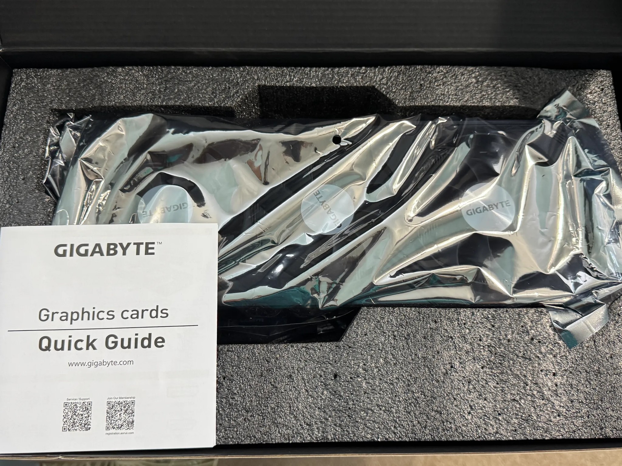 GIGABYTE Radeon RX 7800 XT GAMING OC 16G Graphics Card