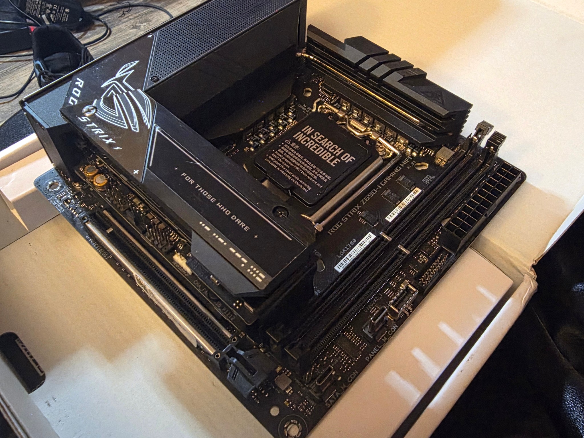 ASUS ROG STRIX Z690 I GAMING WIFI MINI ITX INTEL DDR5 SOCKET 1700