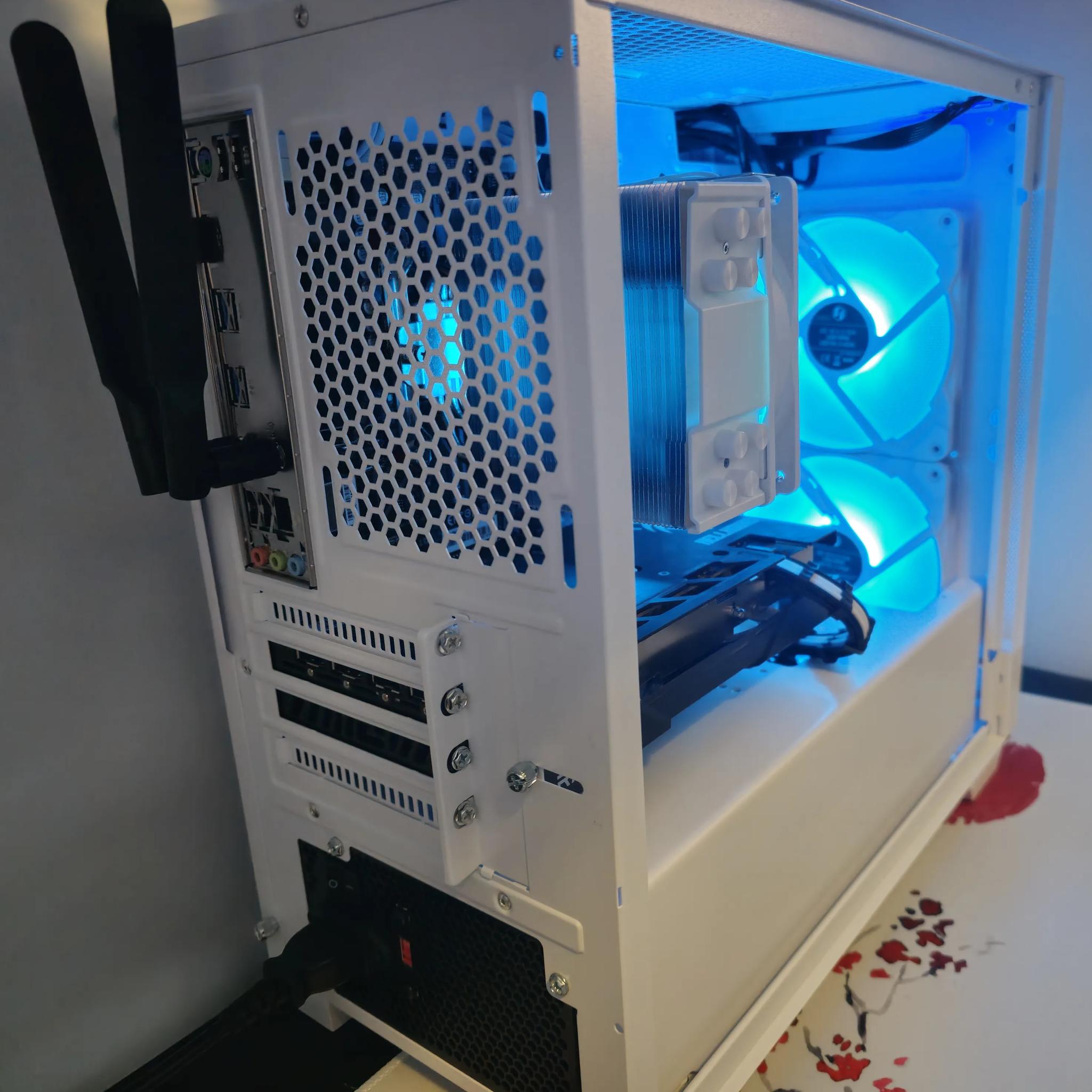 Frosty Mini Mesh Ryzen 5 5600X / 16GB DDR4/1TB SSD / RX6600 8GB