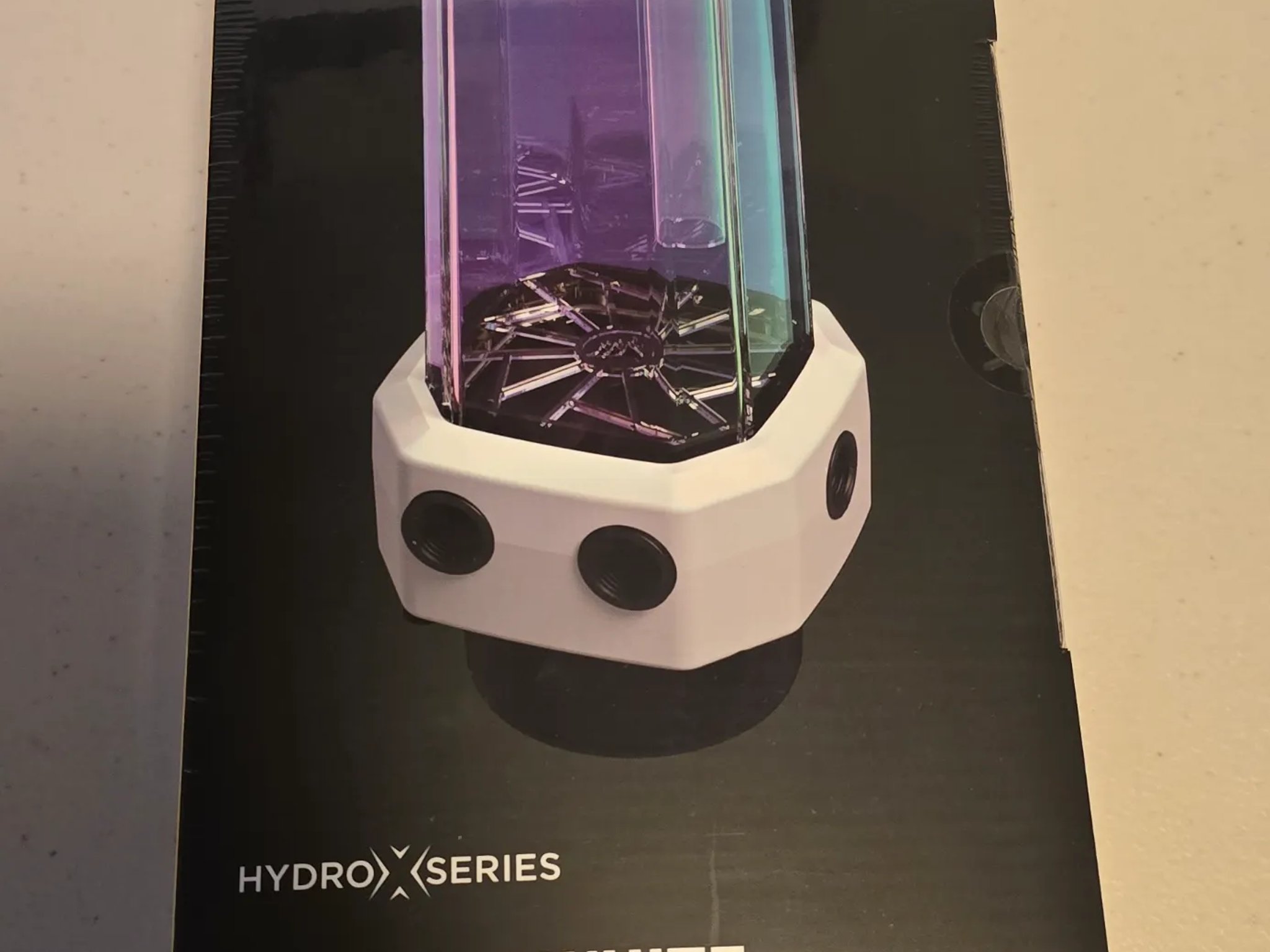 New in Box! Corsair Hydro X Series XD5 RGB Pump/Reservoir Combo - White