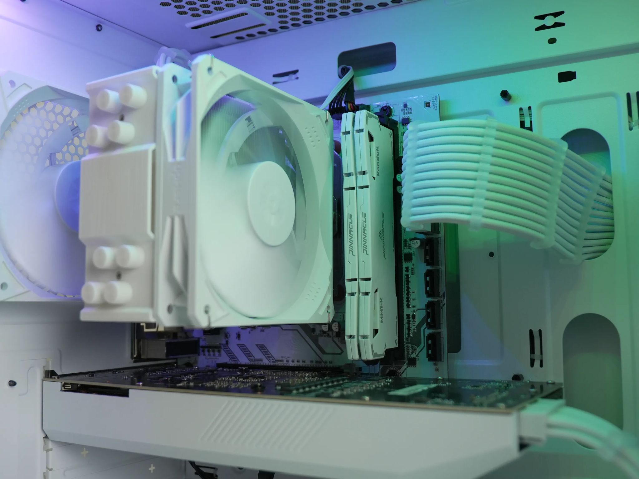 White Beauty Gaming PC | RTX 3070 | Ryzen 5 5600 | 32GB RAM | WIN 11 | WIFI |