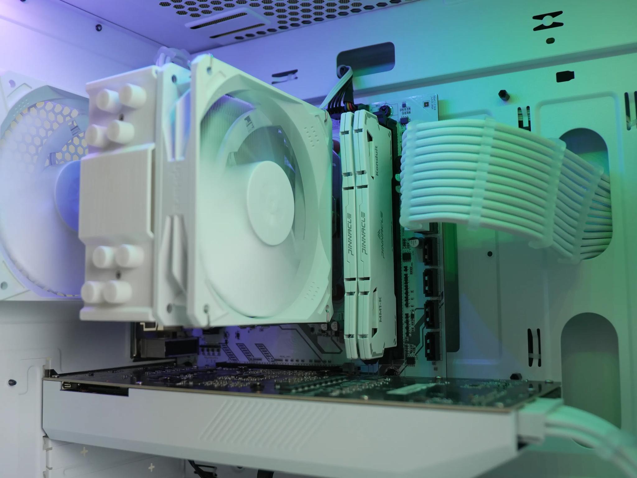 White Beauty Gaming PC | RTX 3070 | Ryzen 5 5600 | 32GB RAM | WIN 11 | WIFI |