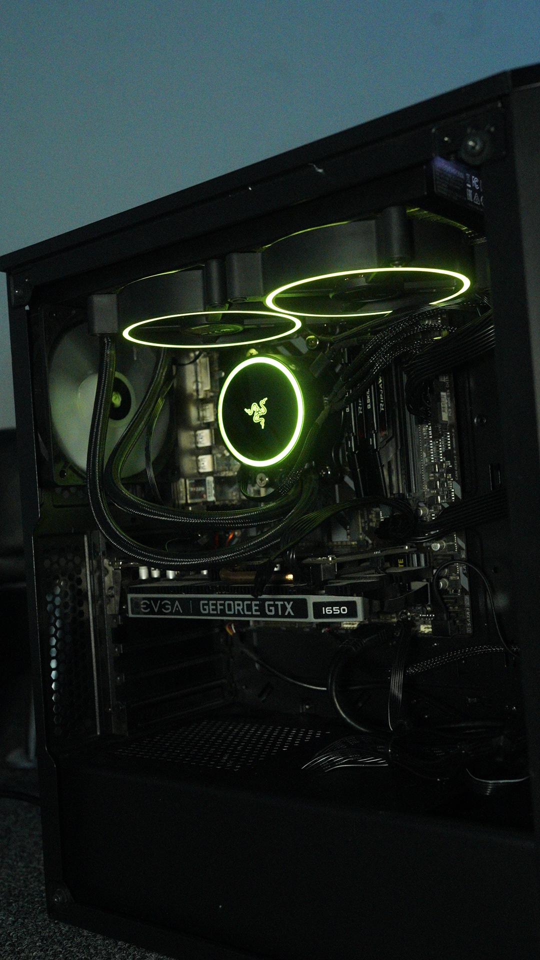 Nvidia GTX 1650 4GB - AMD Ryzen 7 5700 - Razer 240MM AIO Cooler - 16GB DDR4 Ram
